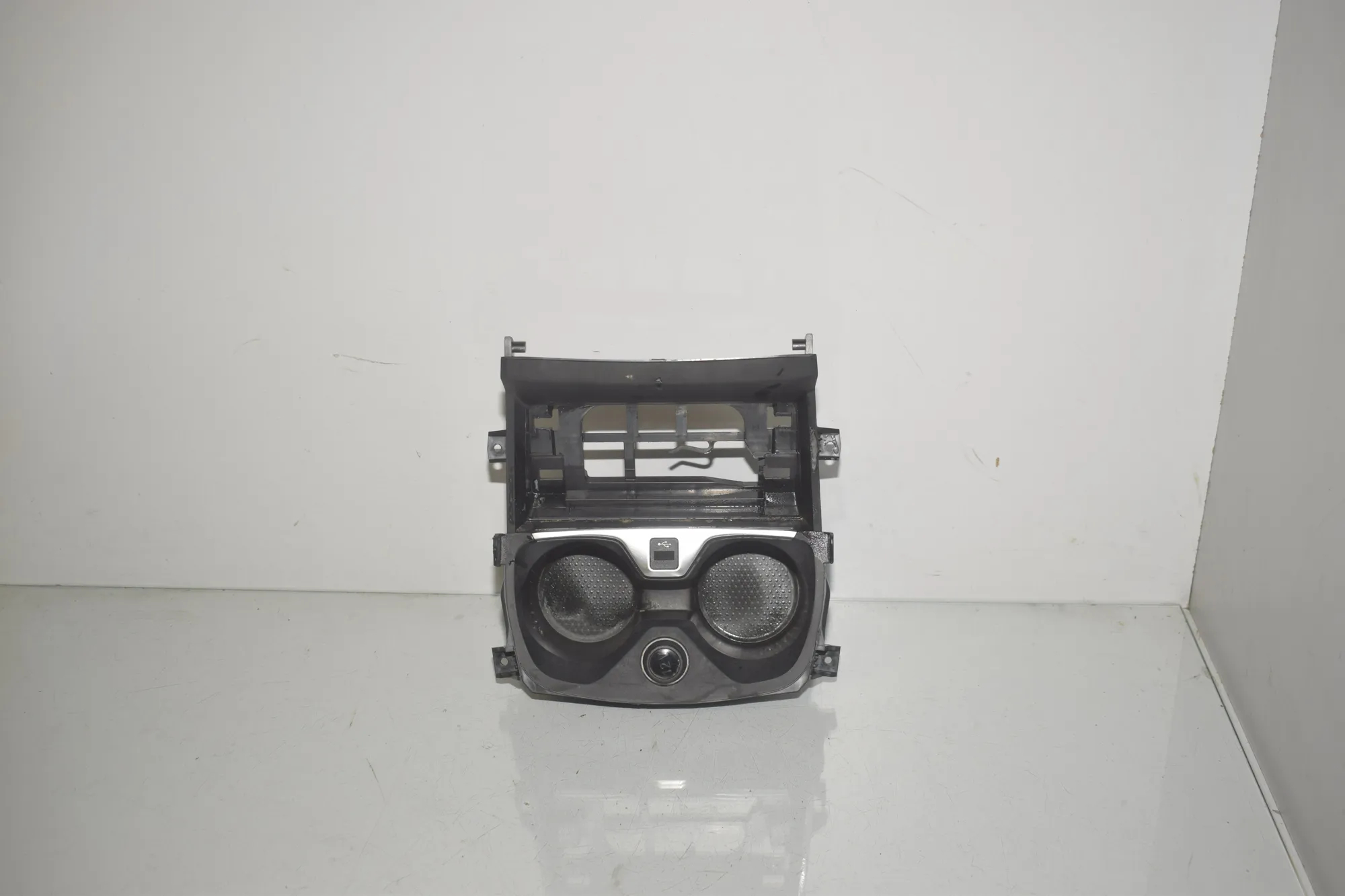 Cup Holder – OEM 6834298 · BMW 1 (F40) (2019 - -) (F40)118i 2020 – 2