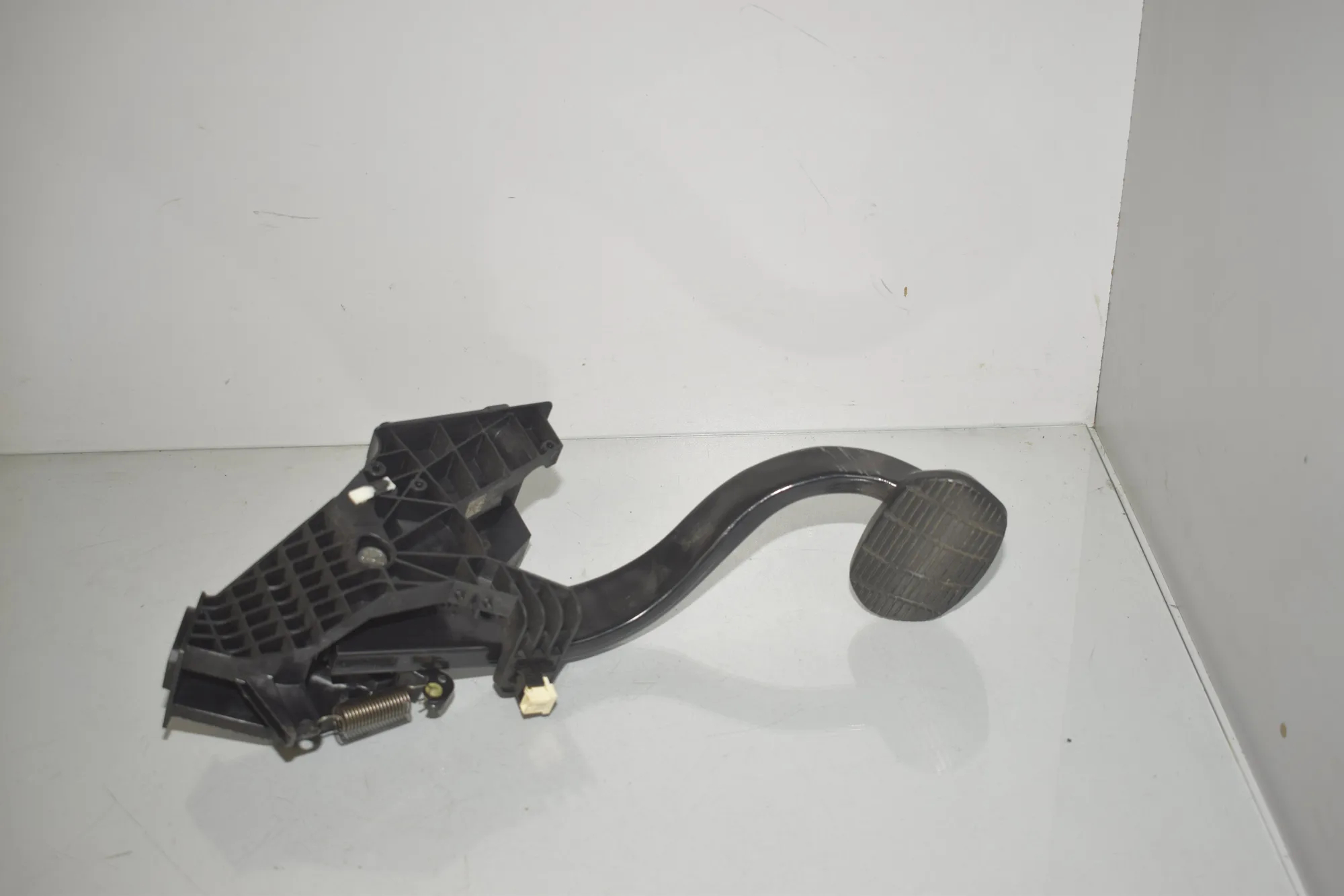 Brake Pedal – OEM 6856596 · BMW 1 (F40) (2019 - -) (F40)118i 2020 – 3