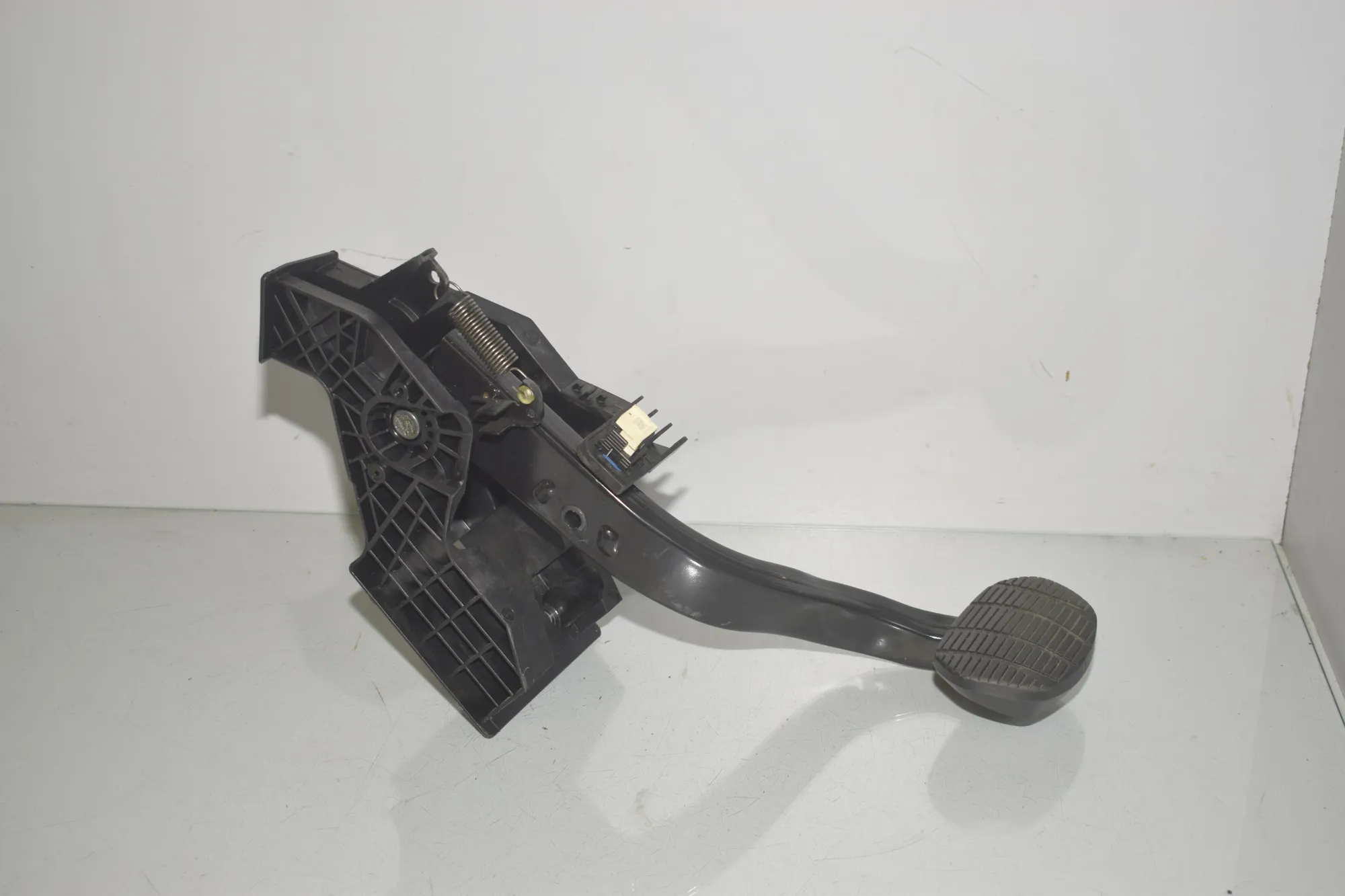 Brake Pedal – OEM 6856596 · BMW 1 (F40) (2019 - -) (F40)118i 2020 – 2
