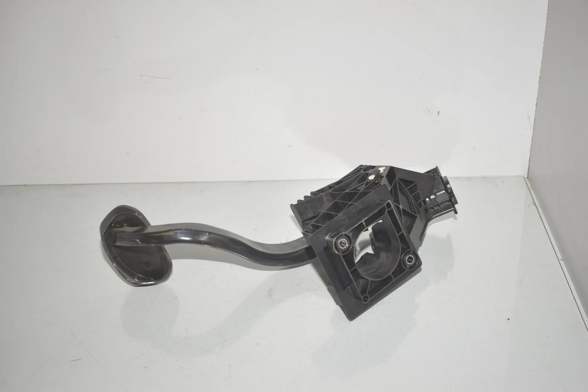 Brake Pedal – OEM 6856596 · BMW 1 (F40) (2019 - -) (F40)118i 2020 – 4
