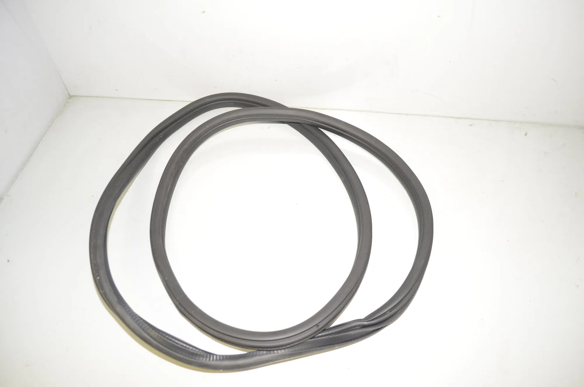 Rear Left Door Seal Rubber – OEM 9880689 · BMW 1 (F40) (2019 - -) (F40)118i 2020 – 3