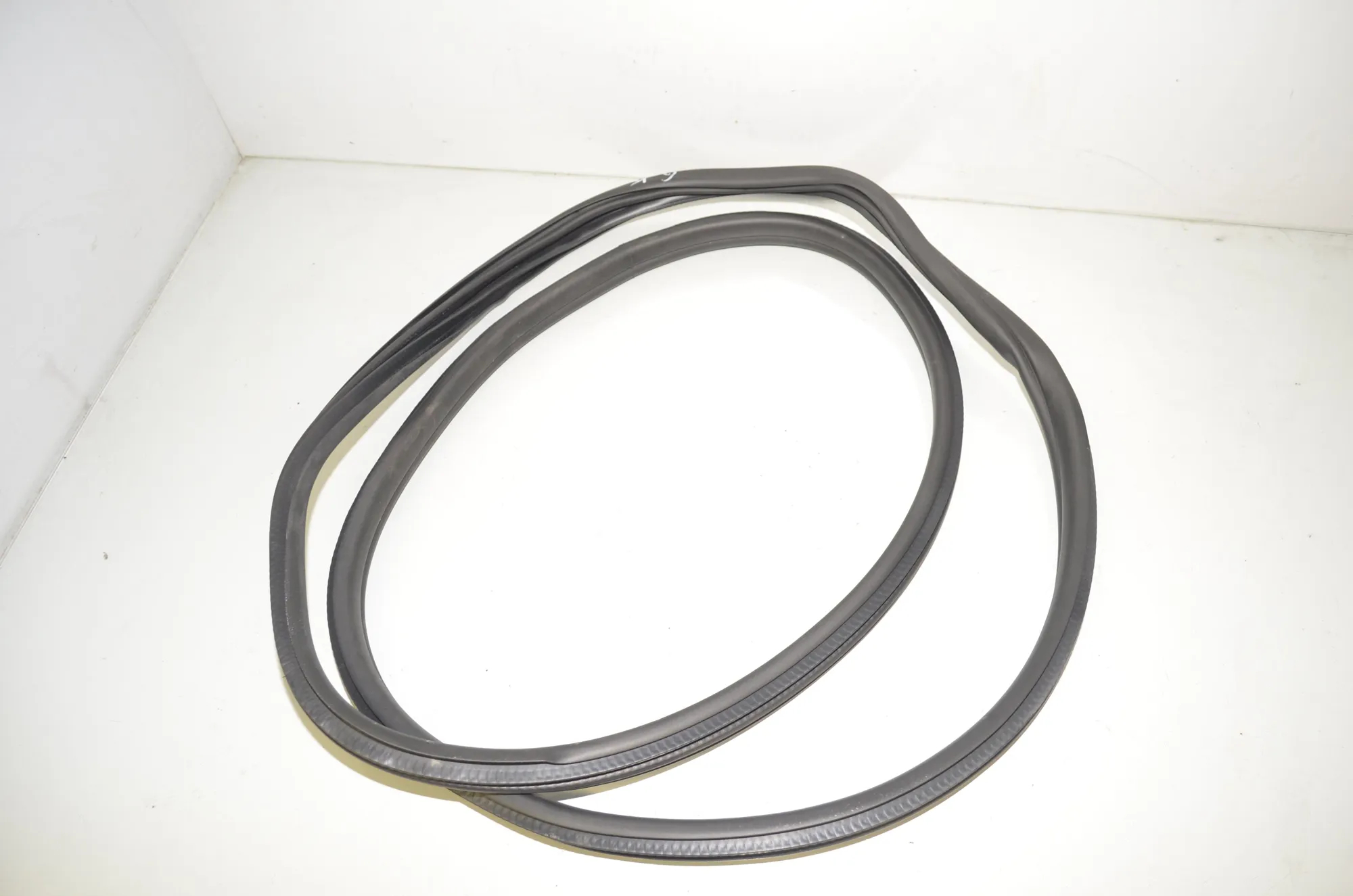 Rear Left Door Seal Rubber – OEM 9880689 · BMW 1 (F40) (2019 - -) (F40)118i 2020 – 2