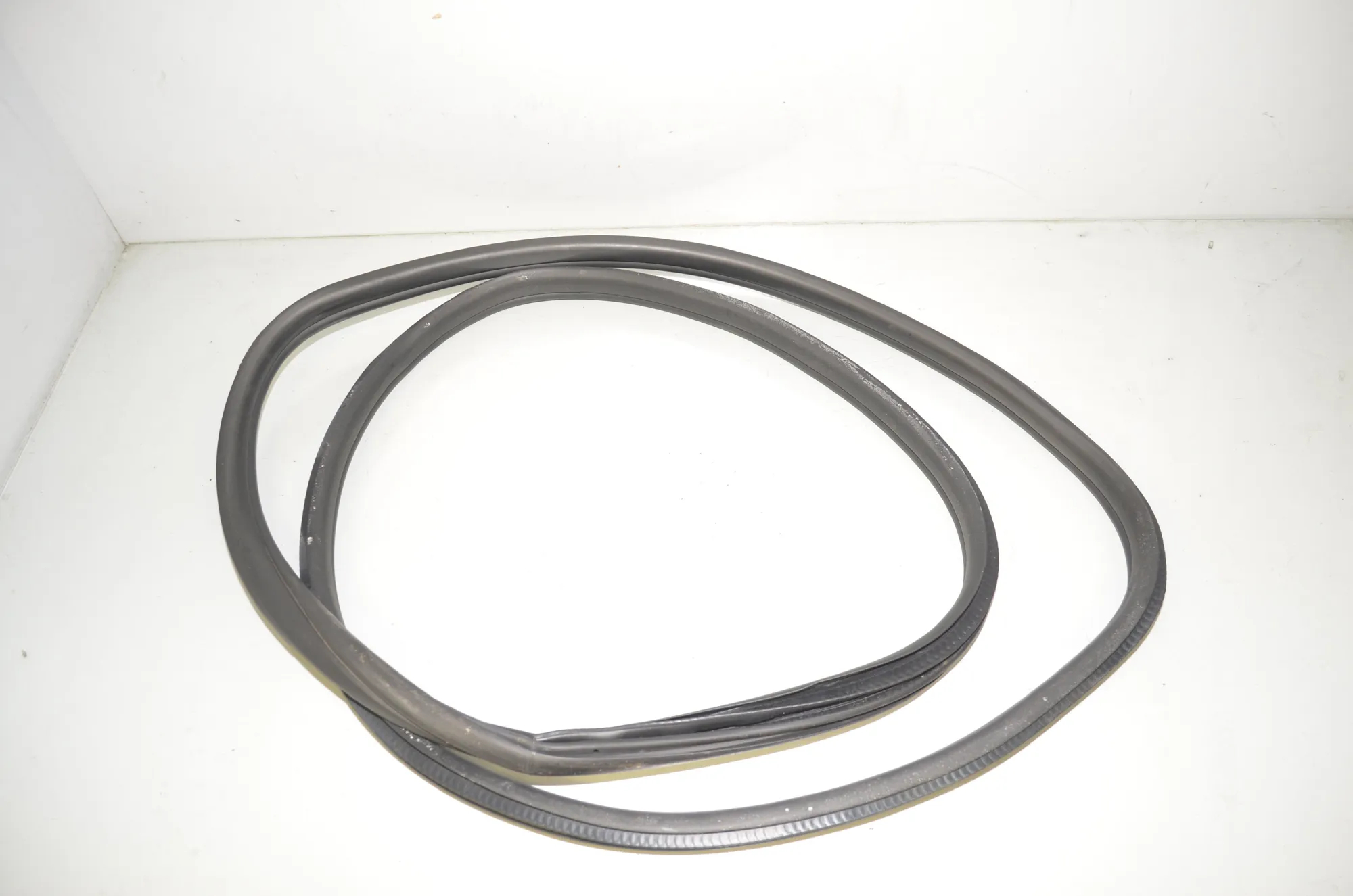 Front Left Door Seal Rubber – OEM 9880688 · BMW 1 (F40) (2019 - -) (F40)118i 2020 – 4