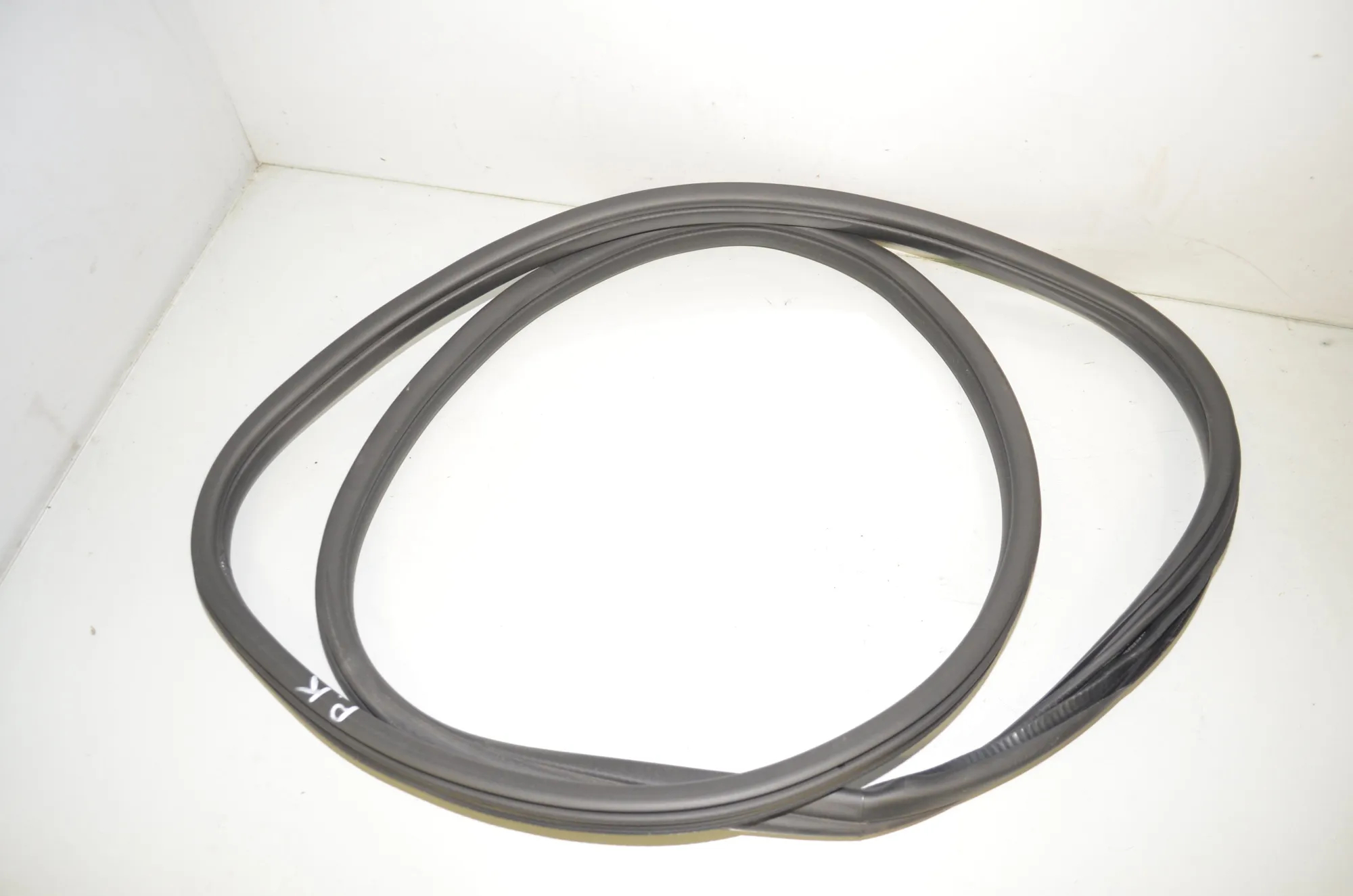 Front Left Door Seal Rubber – OEM 9880688 · BMW 1 (F40) (2019 - -) (F40)118i 2020 – 2