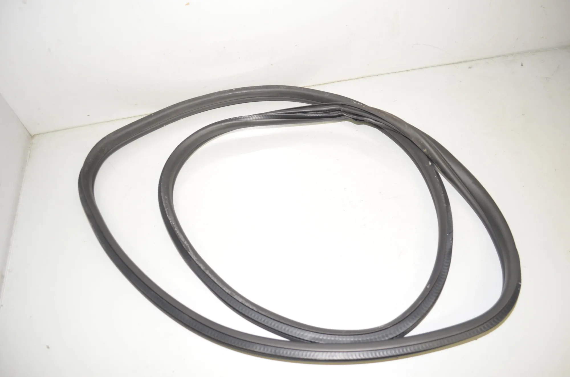 Front Left Door Seal Rubber – OEM 9880688 · BMW 1 (F40) (2019 - -) (F40)118i 2020 – 3