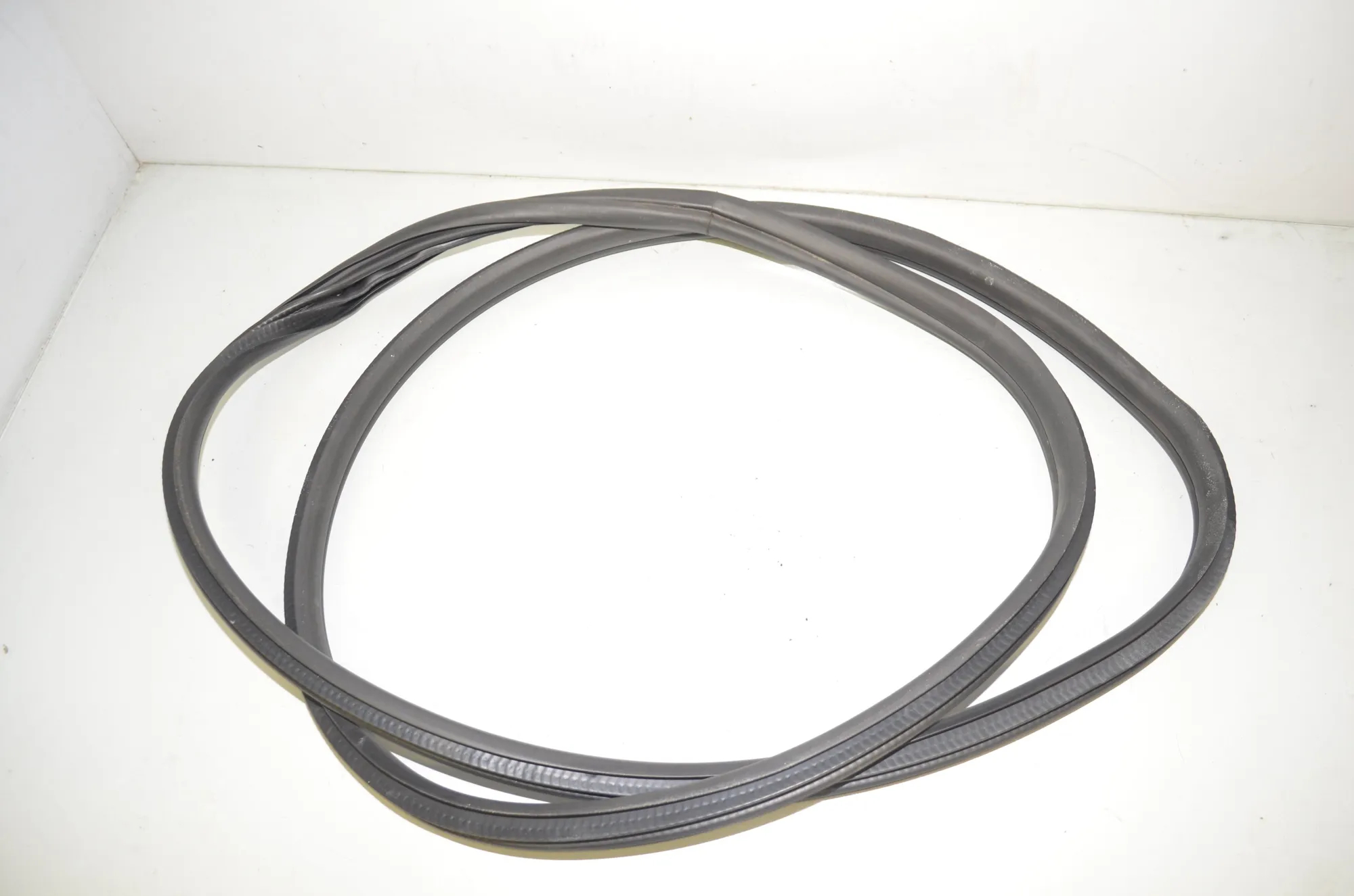 Front Right Door Seal Rubber – OEM 9880688 · BMW 1 (F40) (2019 - -) (F40)118i 2020 – 3