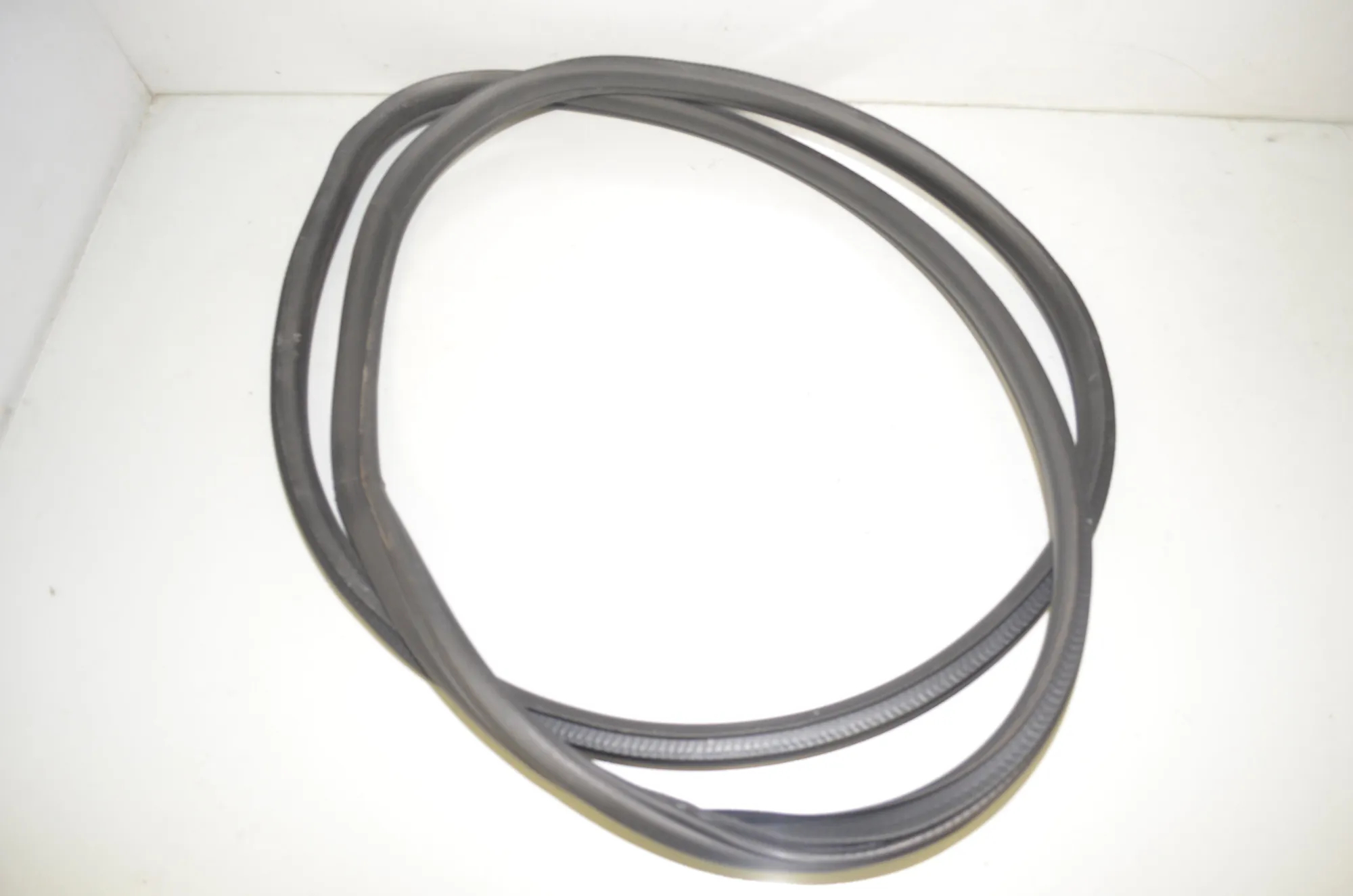 Front Right Door Seal Rubber – OEM 9880688 · BMW 1 (F40) (2019 - -) (F40)118i 2020 – 4