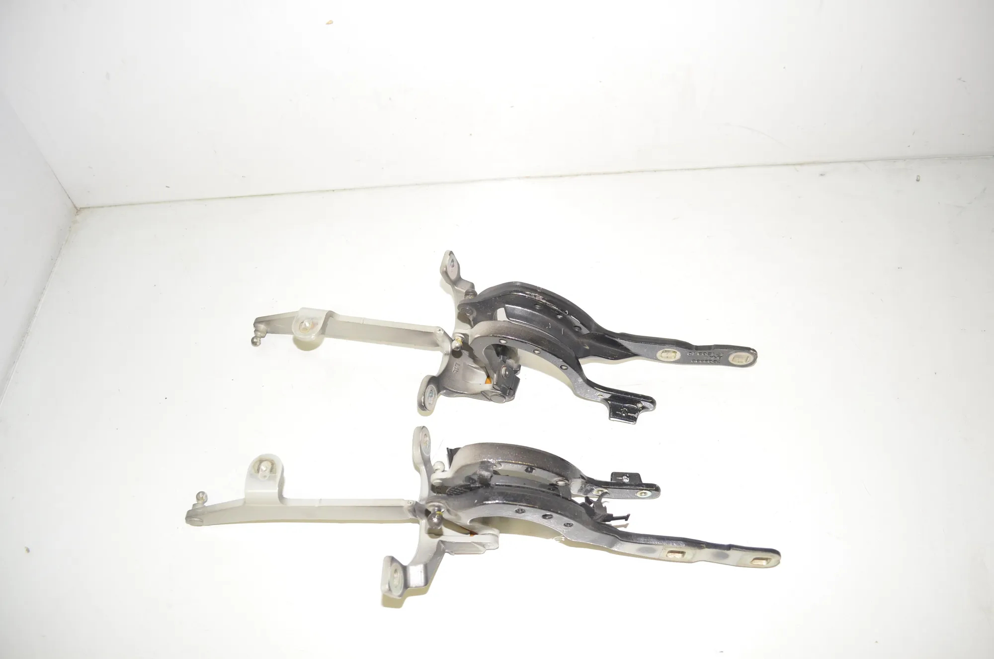 Left Side Bootlid Hinge – OEM 7206639 · BMW 5 Touring (F11) 530 d xDrive 2013 – 2
