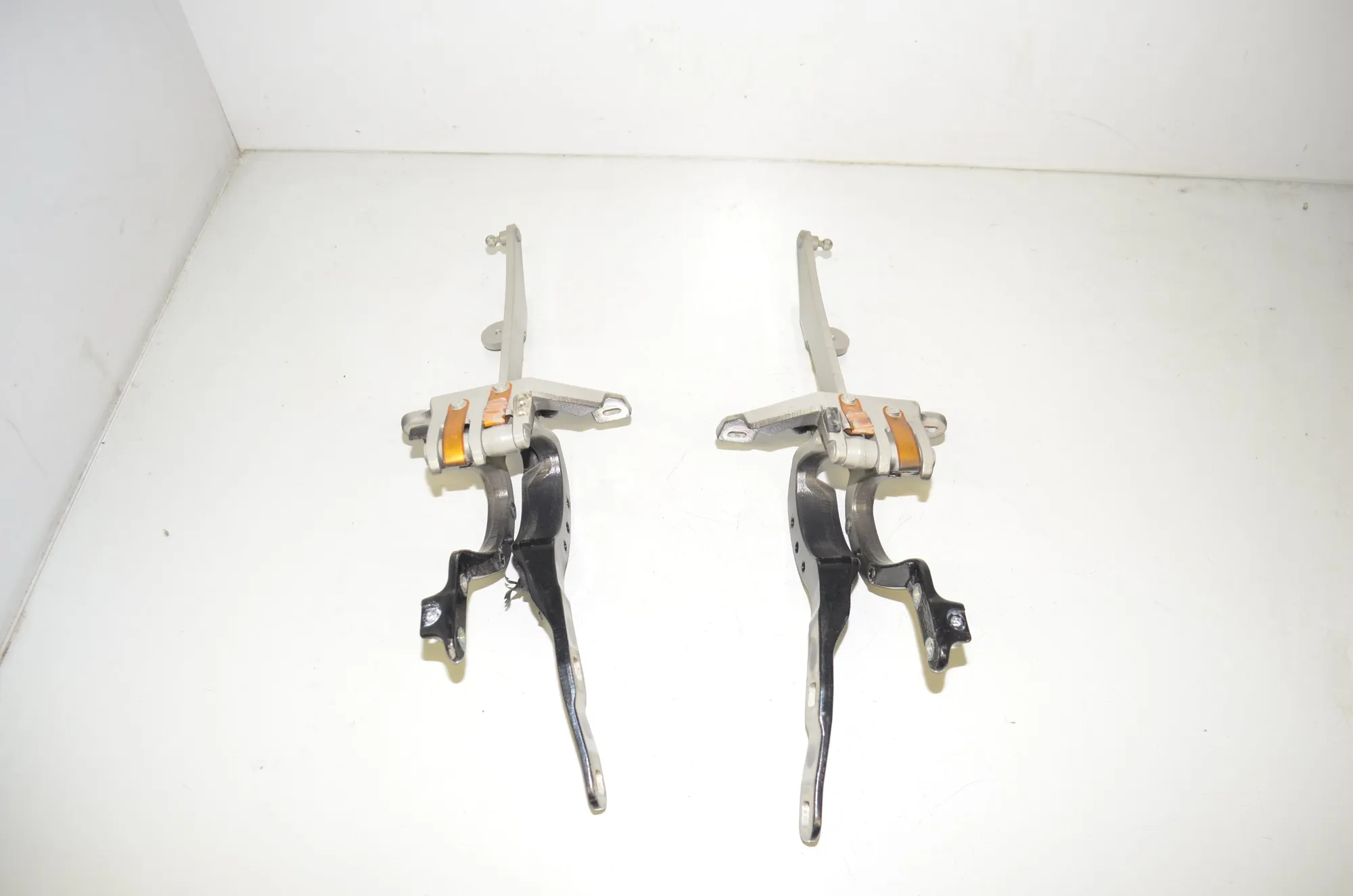 Left Side Bootlid Hinge – OEM 7206639 · BMW 5 Touring (F11) 530 d xDrive 2013 – 4
