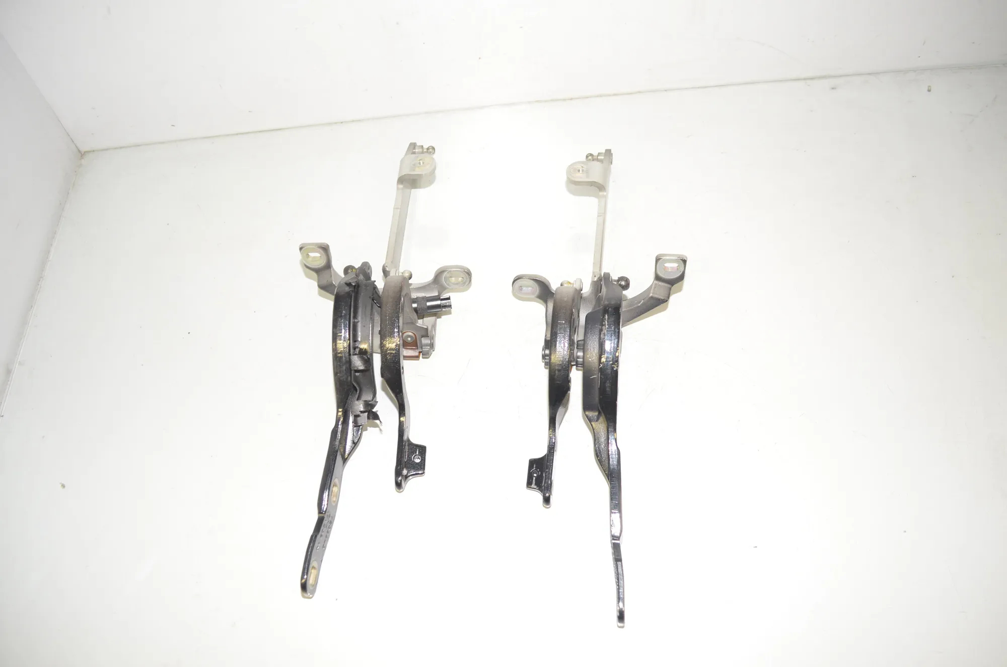 Left Side Bootlid Hinge – OEM 7206639 · BMW 5 Touring (F11) 530 d xDrive 2013 – 3