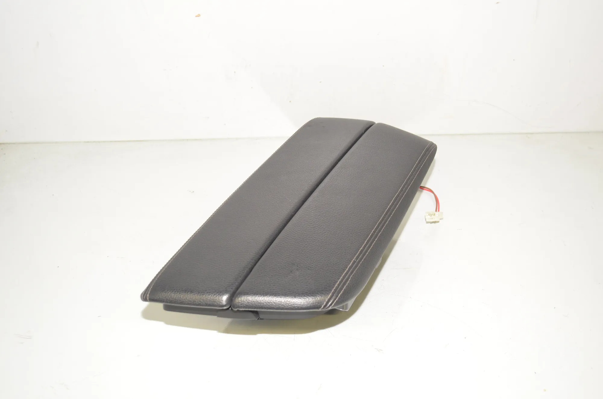 Armrest – OEM 9382234 · BMW 5 Touring (G31) (2017 - -) M 550 d xDrive 2018 – 2