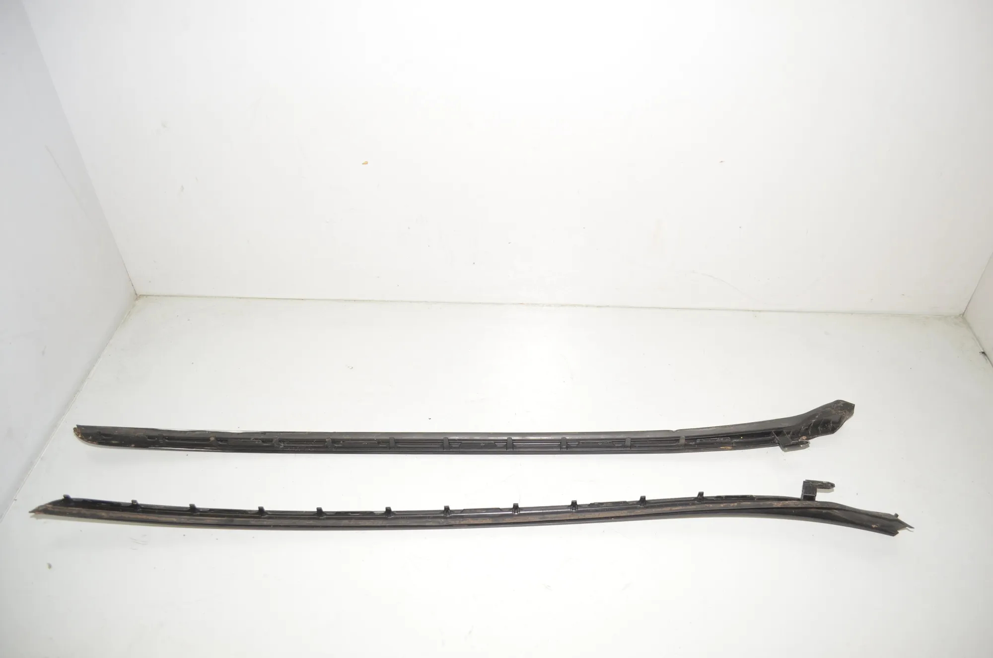 Front Windshield Trim – OEM 7301035 · BMW 2 Active Tourer (F45) 225 xe 2018 – 3