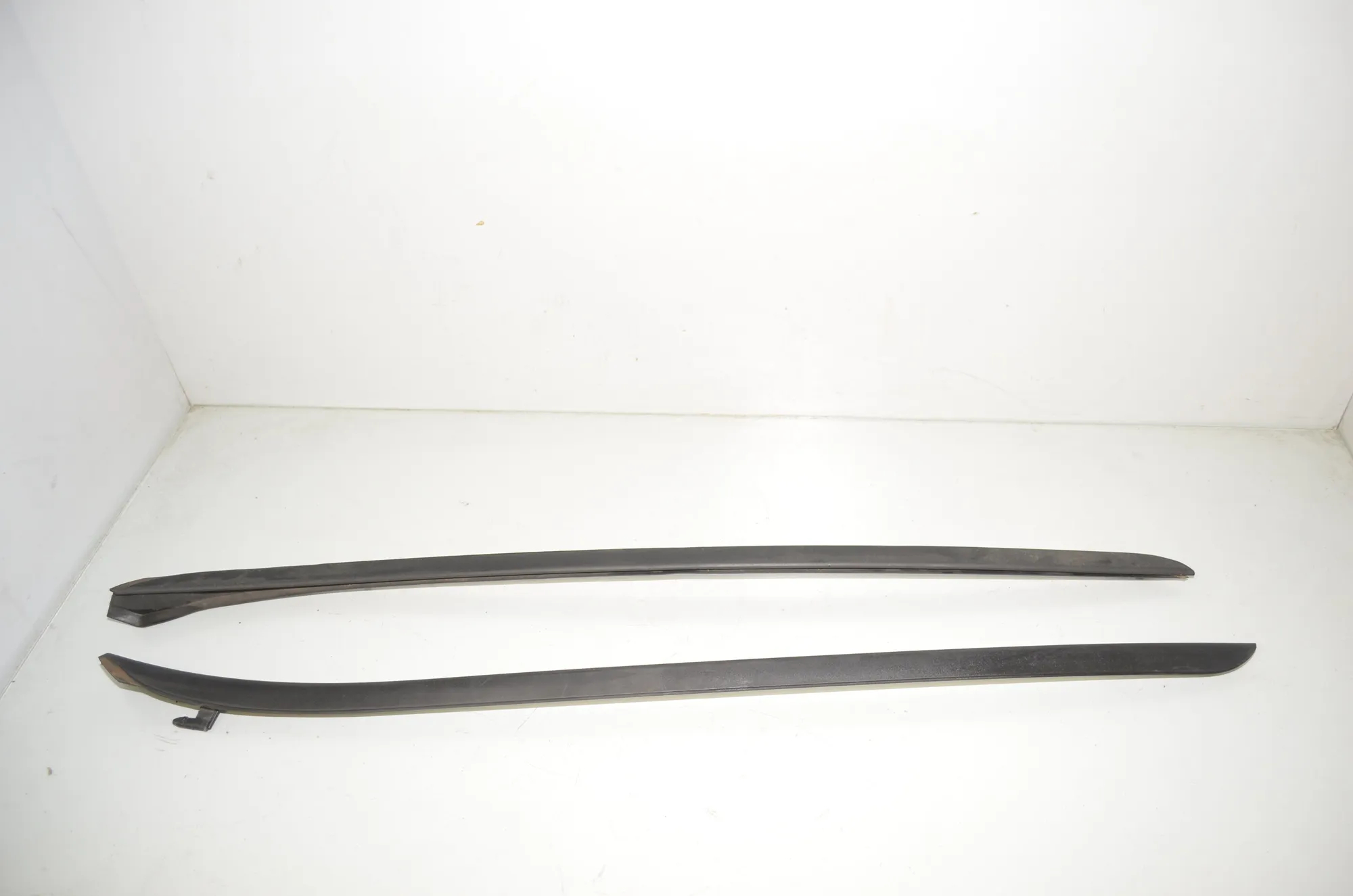 Front Windshield Trim – OEM 7301035 · BMW 2 Active Tourer (F45) 225 xe 2018
