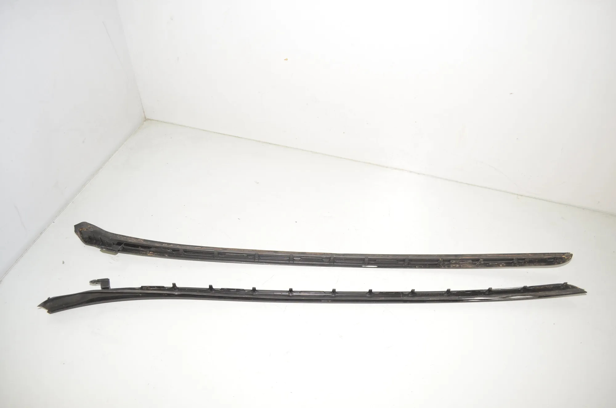 Front Windshield Trim – OEM 7301035 · BMW 2 Active Tourer (F45) 225 xe 2018 – 4