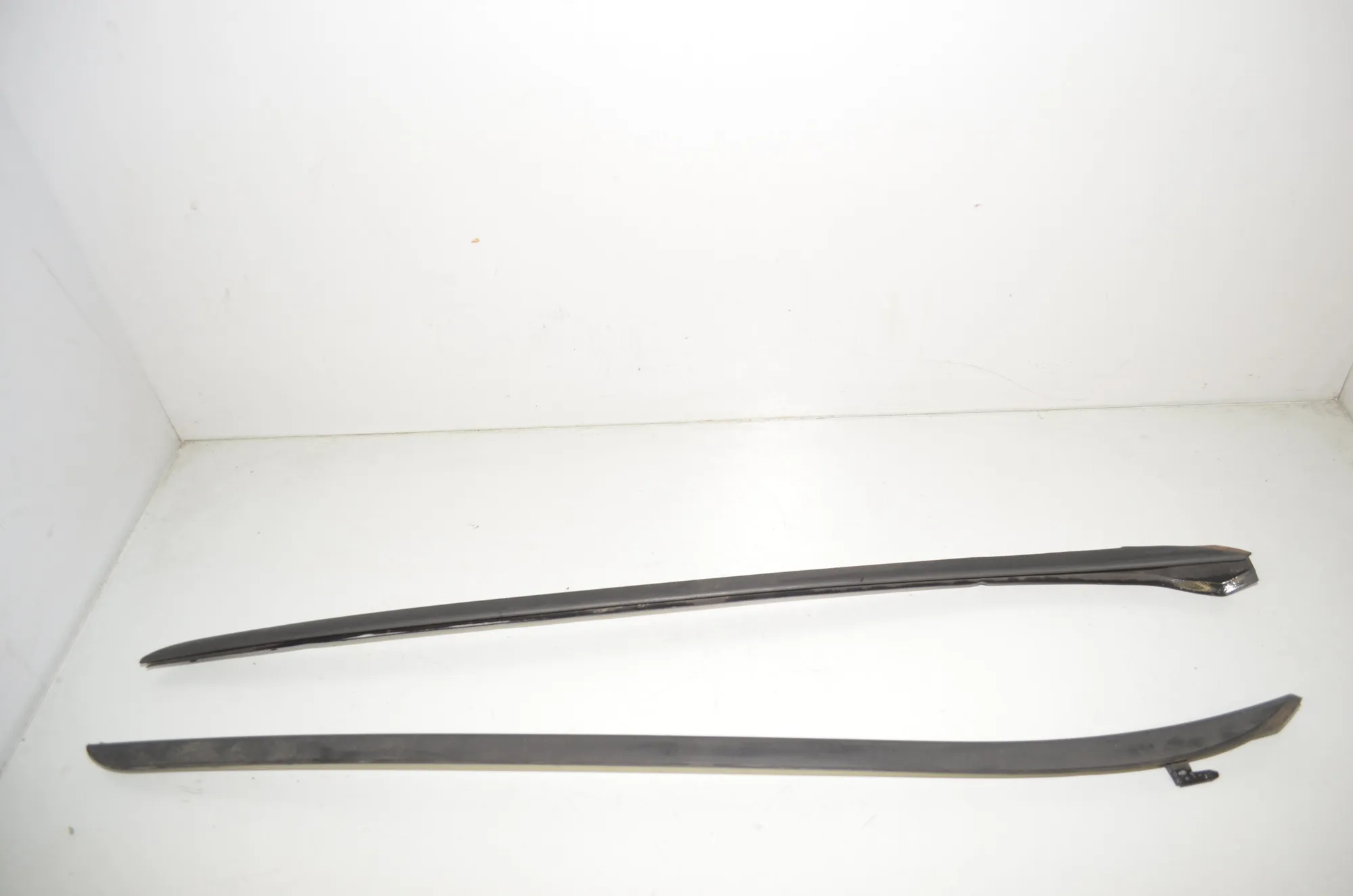 Front Windshield Trim – OEM 7301035 · BMW 2 Active Tourer (F45) 225 xe 2018 – 2
