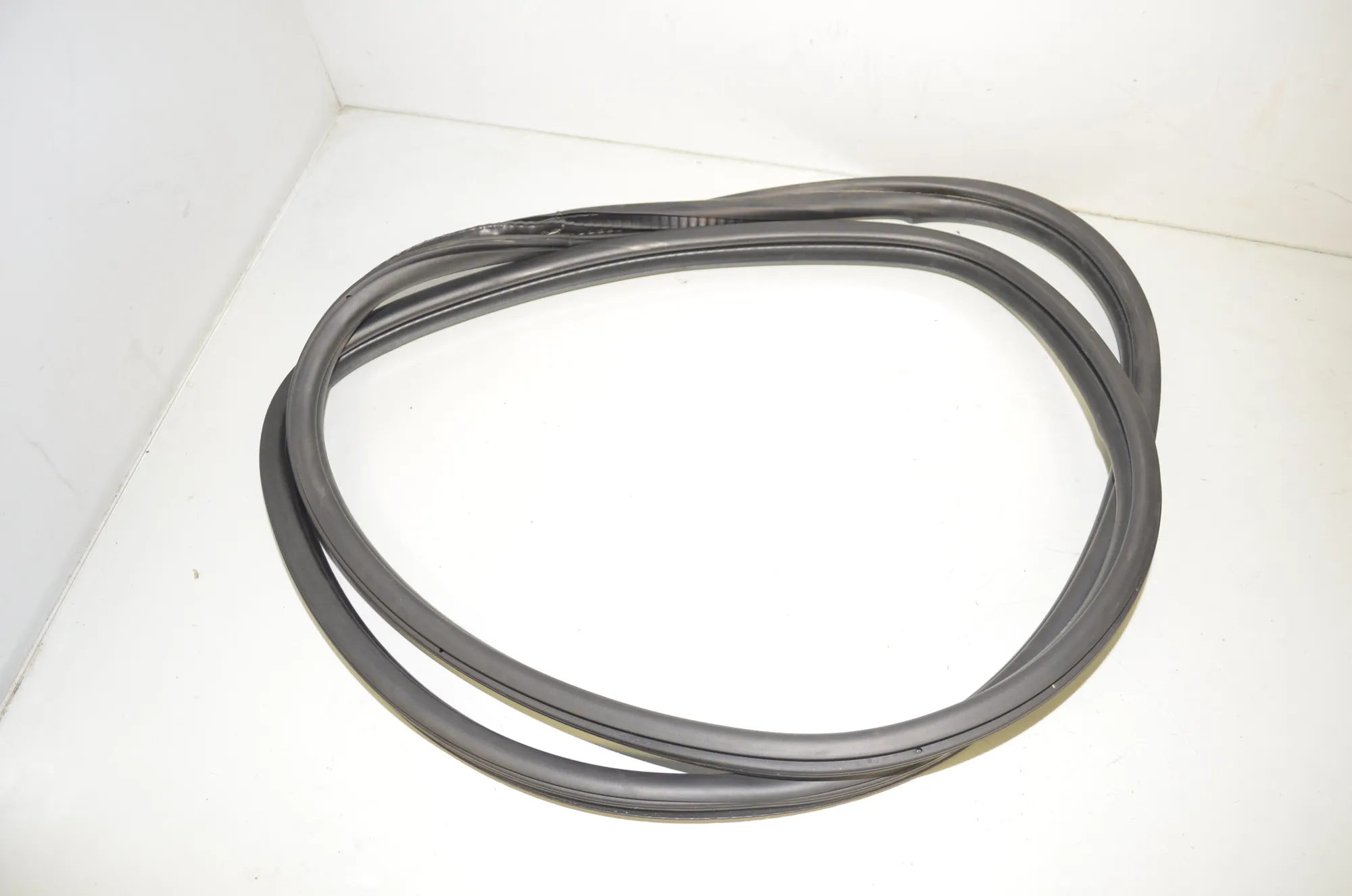 Rear Left Door Seal Rubber – OEM 7420050 · BMW 2 Active Tourer (F45) 225 xe 2018 – 2