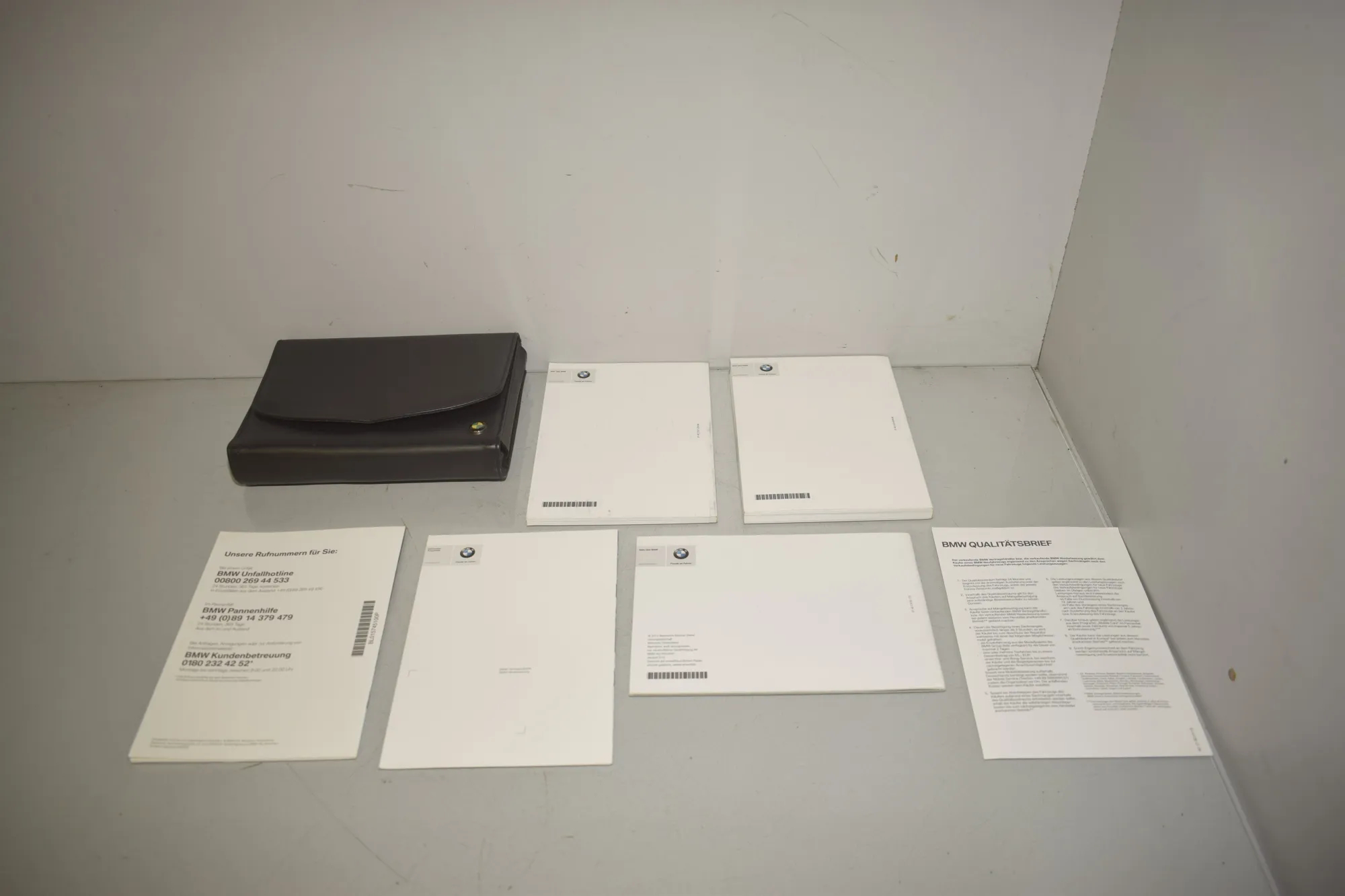 Manual Service Book – OEM BL015745100P · BMW 5 Touring (F11) 530 d xDrive 2013 – 4