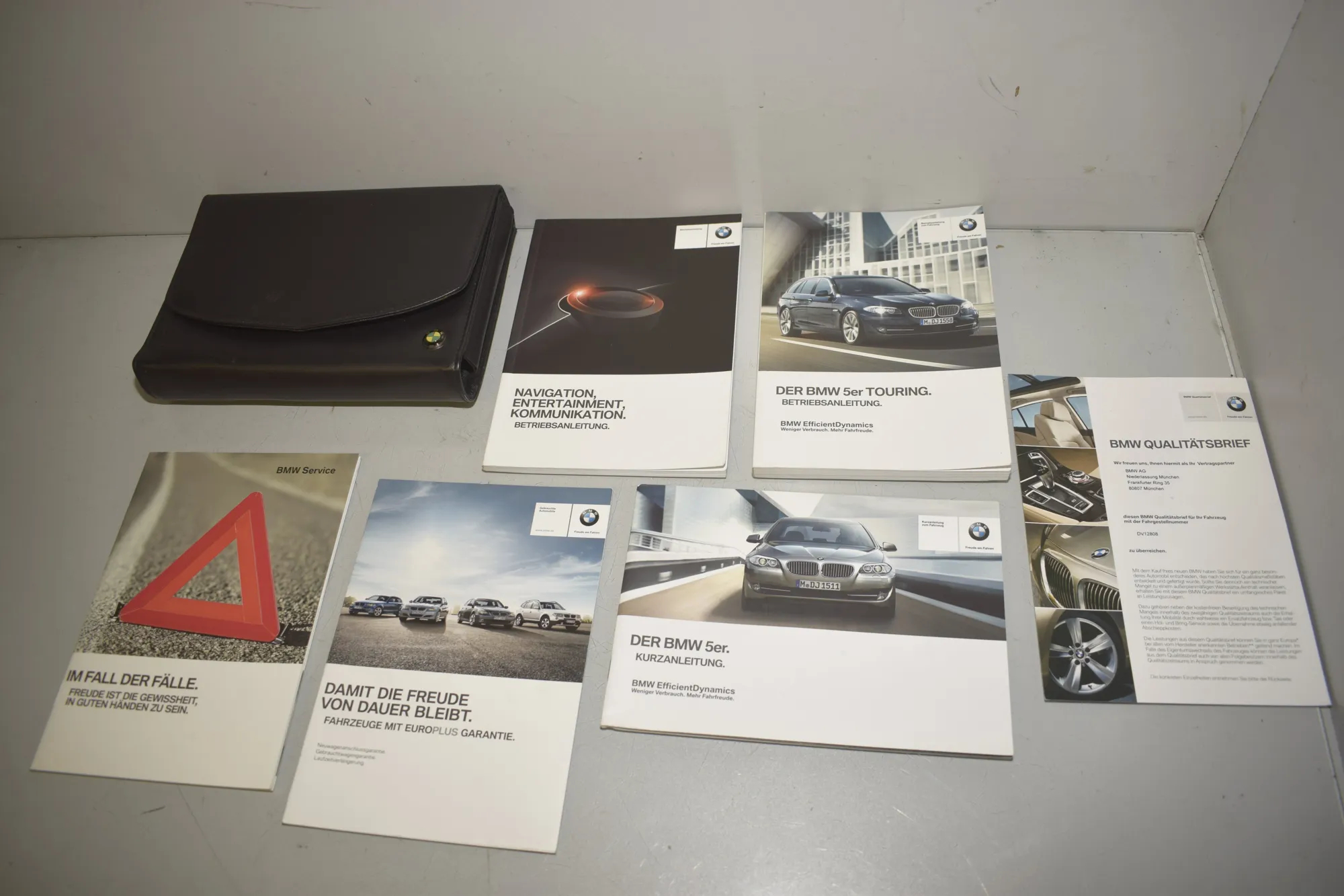 Manual Service Book – OEM BL015745100P · BMW 5 Touring (F11) 530 d xDrive 2013 – 3