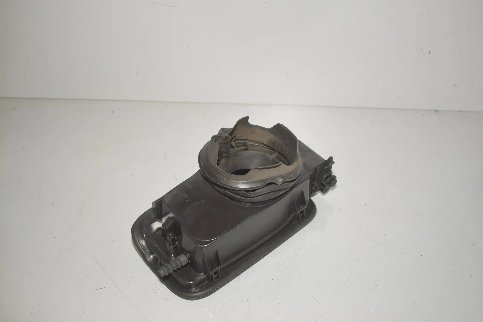 Fuel Tank Flap Cap – OEM 7217767 · BMW 5 Touring (F11) 530 d xDrive 2013 – 4