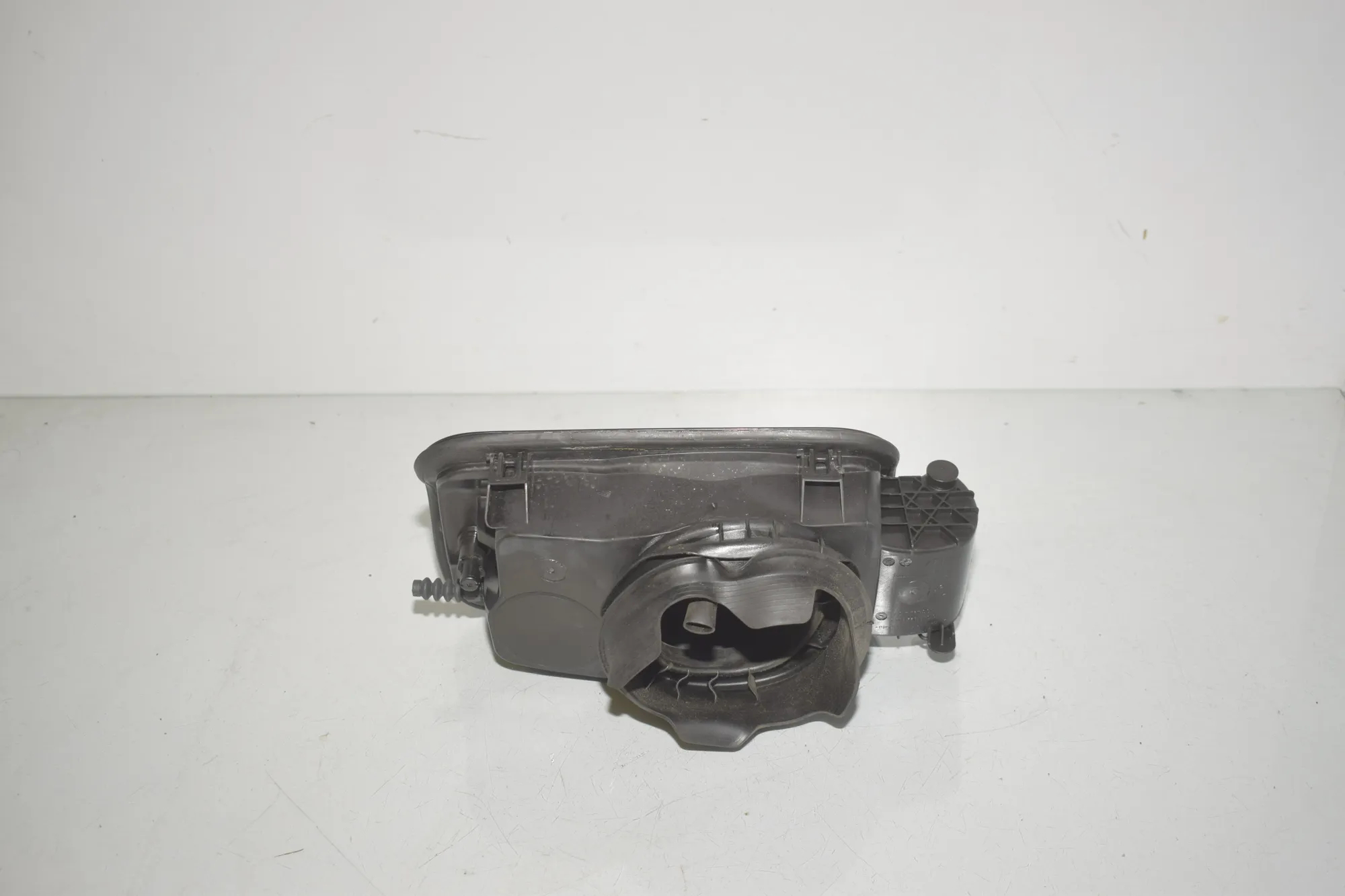 Fuel Tank Flap Cap – OEM 7217767 · BMW 5 Touring (F11) 530 d xDrive 2013 – 3