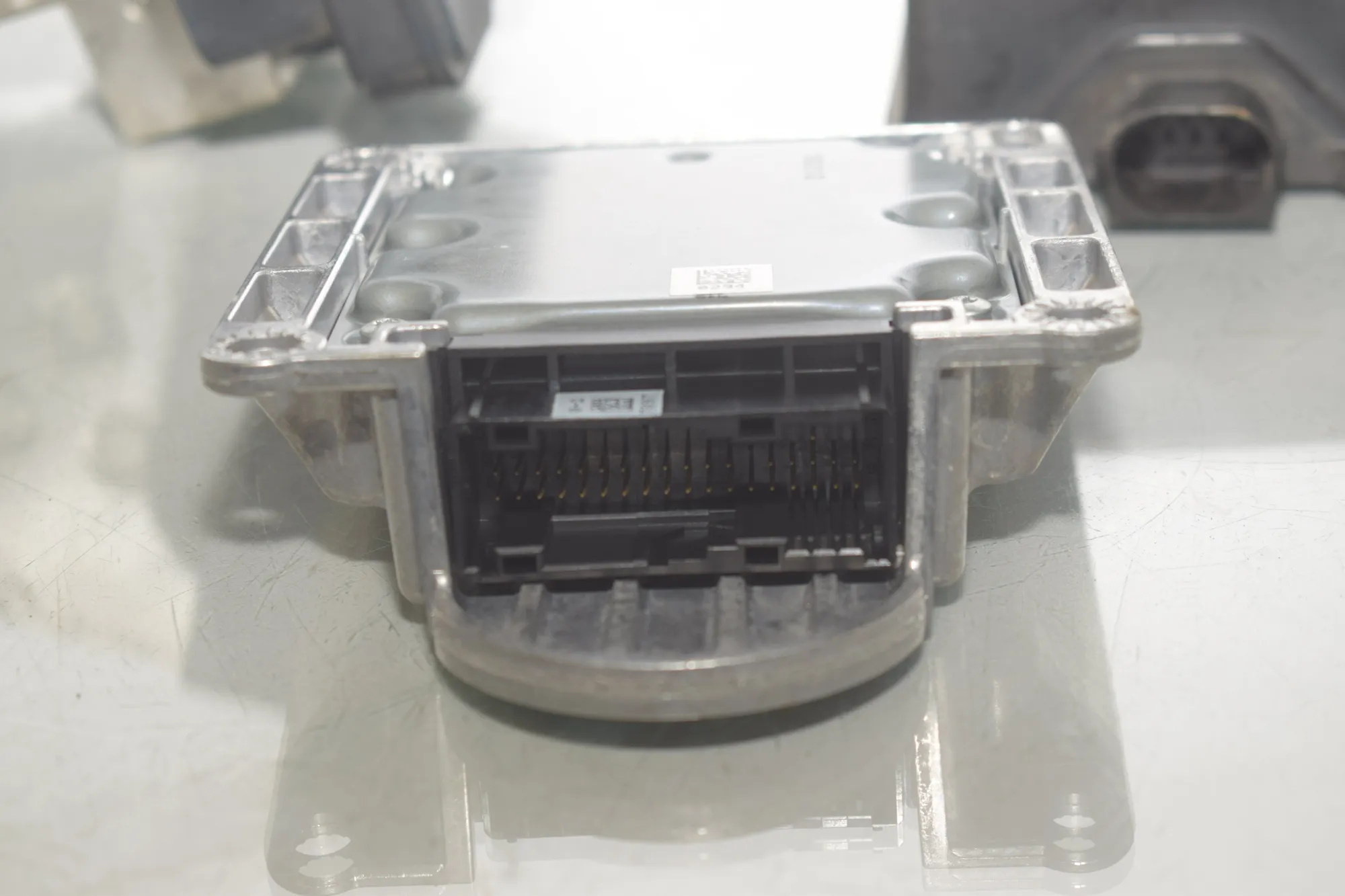 Distance Radar Sensor – OEM 6850787 · BMW 5 Touring (F11) 530 d xDrive 2013 – 5