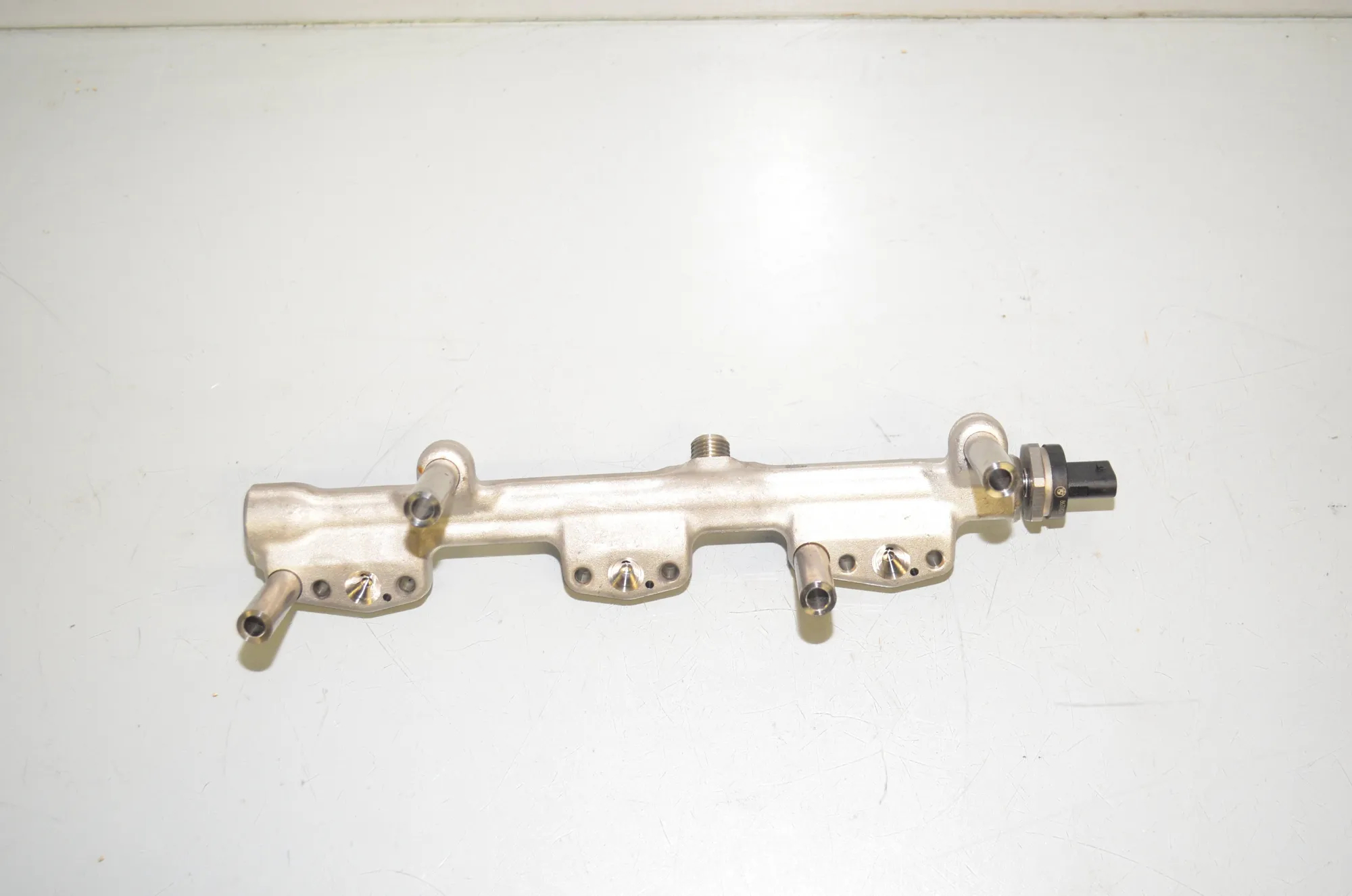 Fuel Rail – OEM 8665631 · BMW 1 (F40) (2019 - -) (F40)118i 2020 – 3