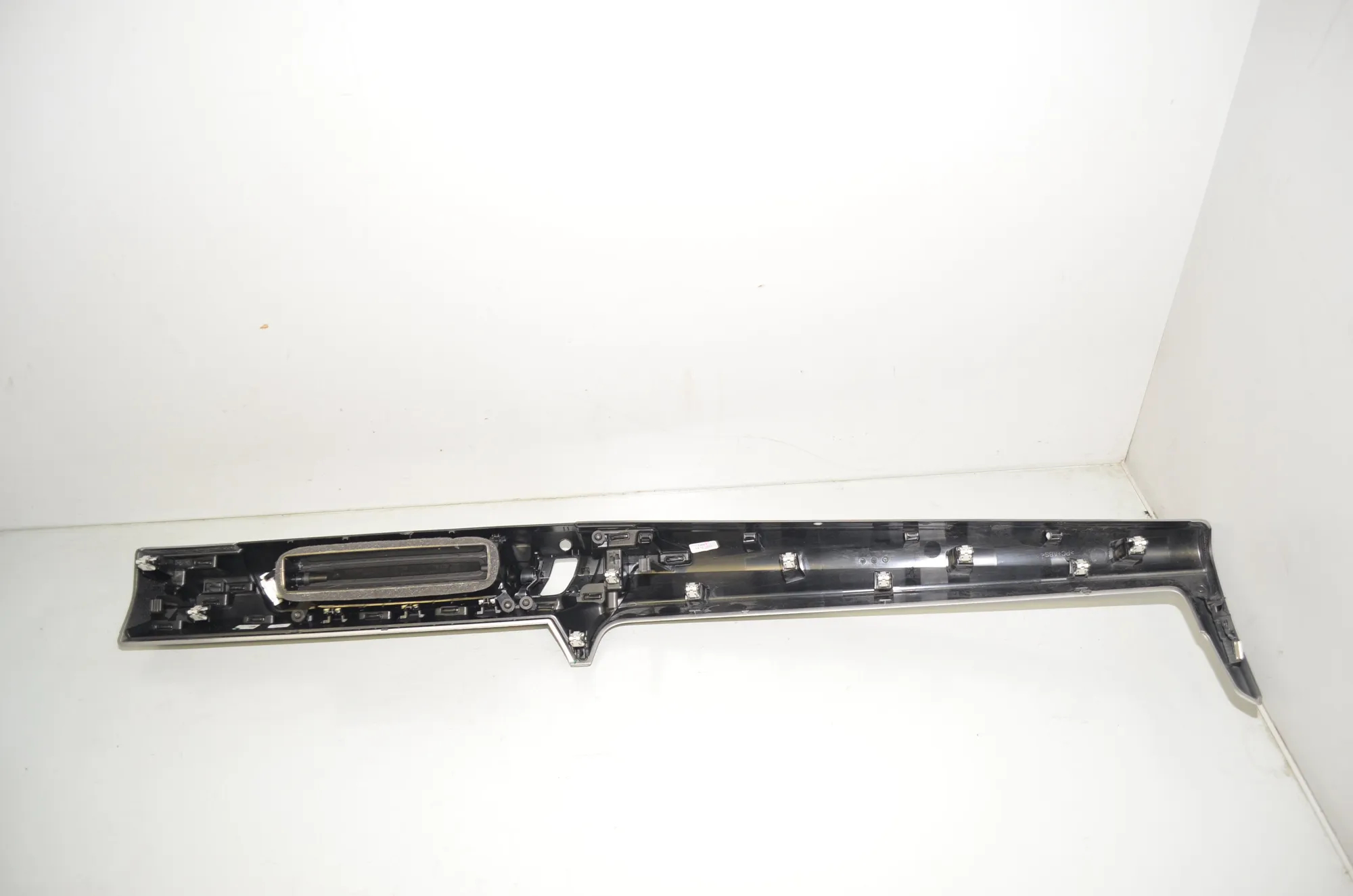 Interior Trim Strips Kit – OEM 9496113 · BMW X1 (U11) (2022 - -) BMW X1 (U11) sDrive 18 i 2024 – 16