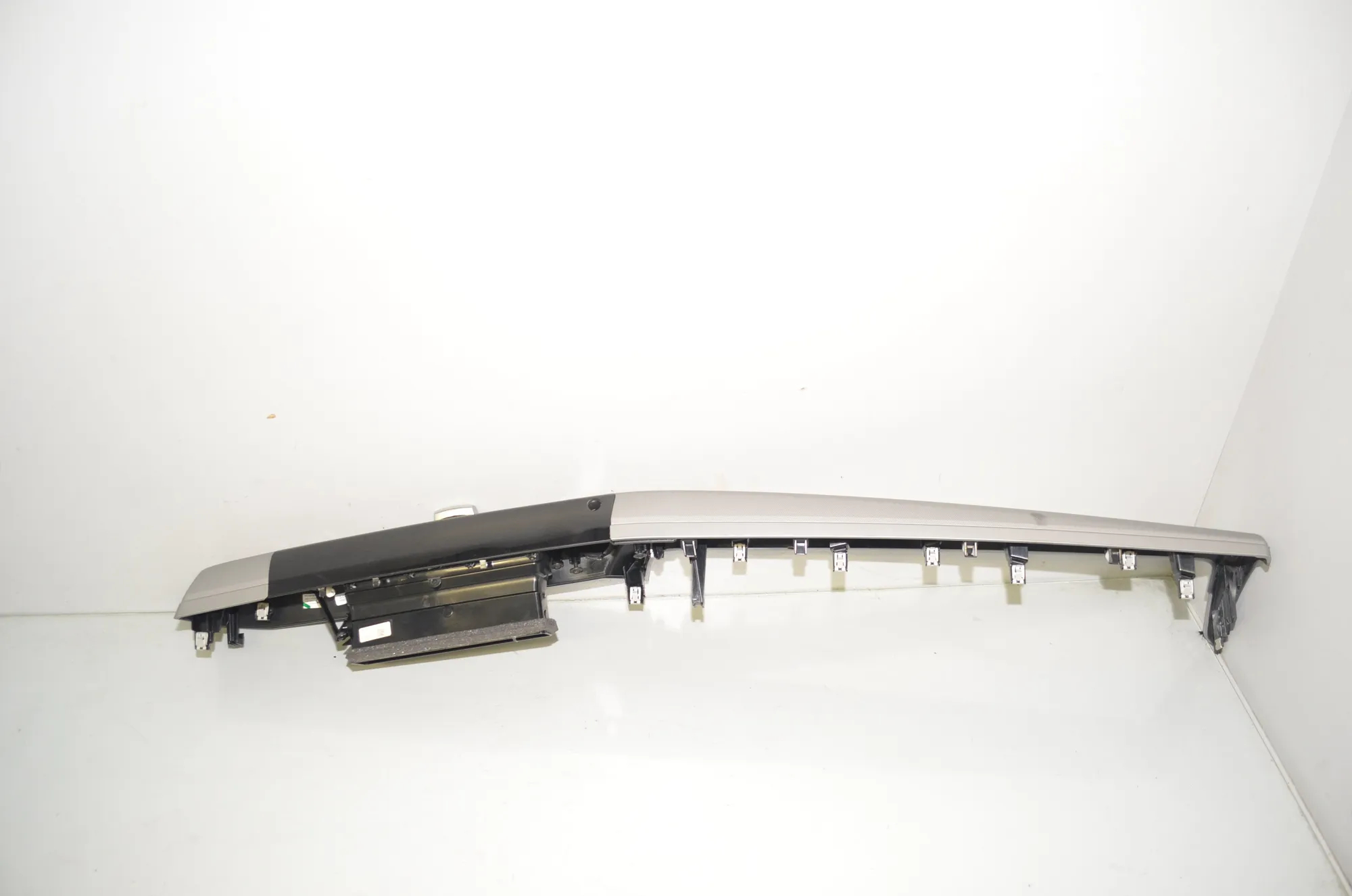 Interior Trim Strips Kit – OEM 9496113 · BMW X1 (U11) (2022 - -) BMW X1 (U11) sDrive 18 i 2024 – 15