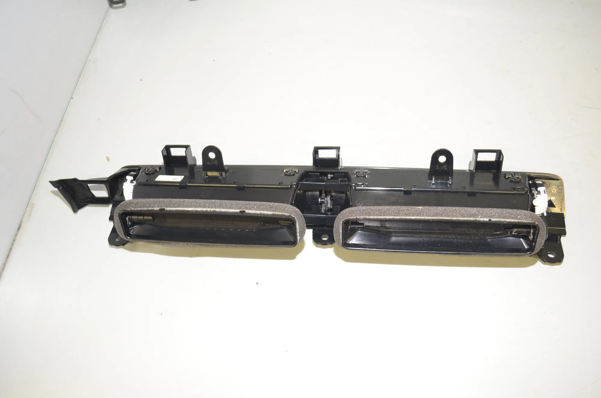 Interior Trim Strips Kit – OEM 9496113 · BMW X1 (U11) (2022 - -) BMW X1 (U11) sDrive 18 i 2024 – 7