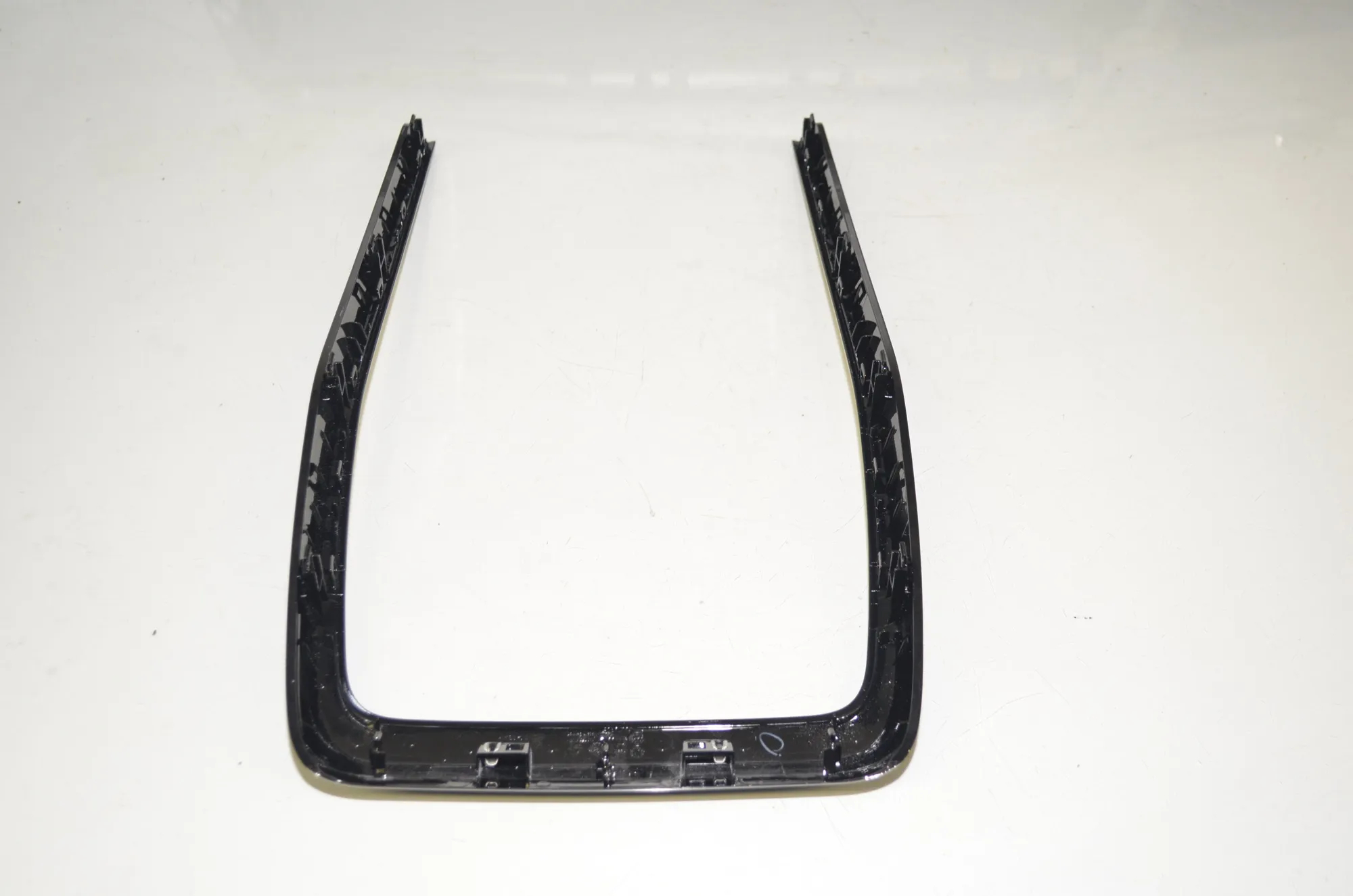 Interior Trim Strips Kit – OEM 9496113 · BMW X1 (U11) (2022 - -) BMW X1 (U11) sDrive 18 i 2024 – 13
