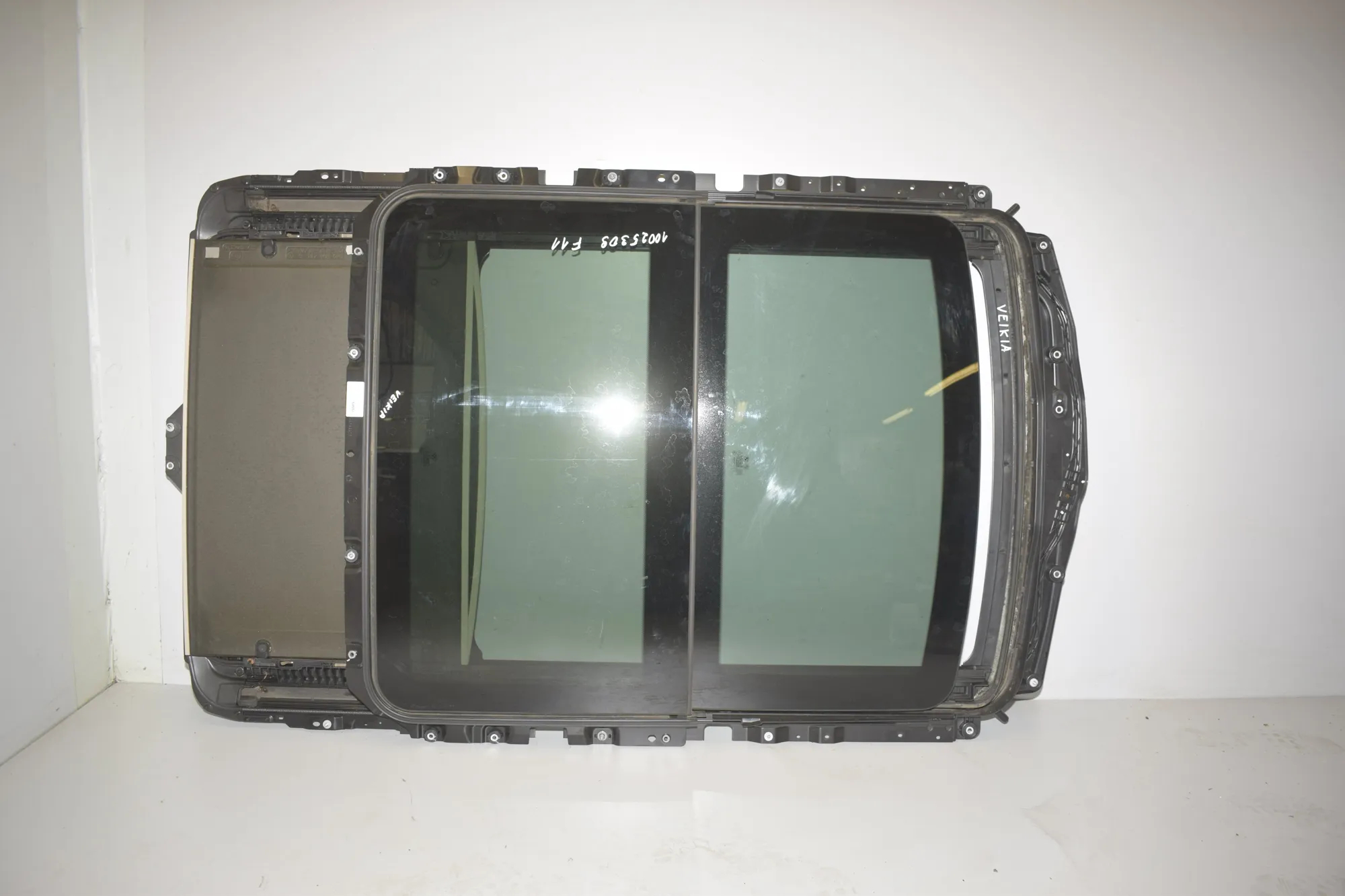 Sunroof – OEM 7237961 · BMW 5 Touring (F11) 530 d xDrive 2013 – 4