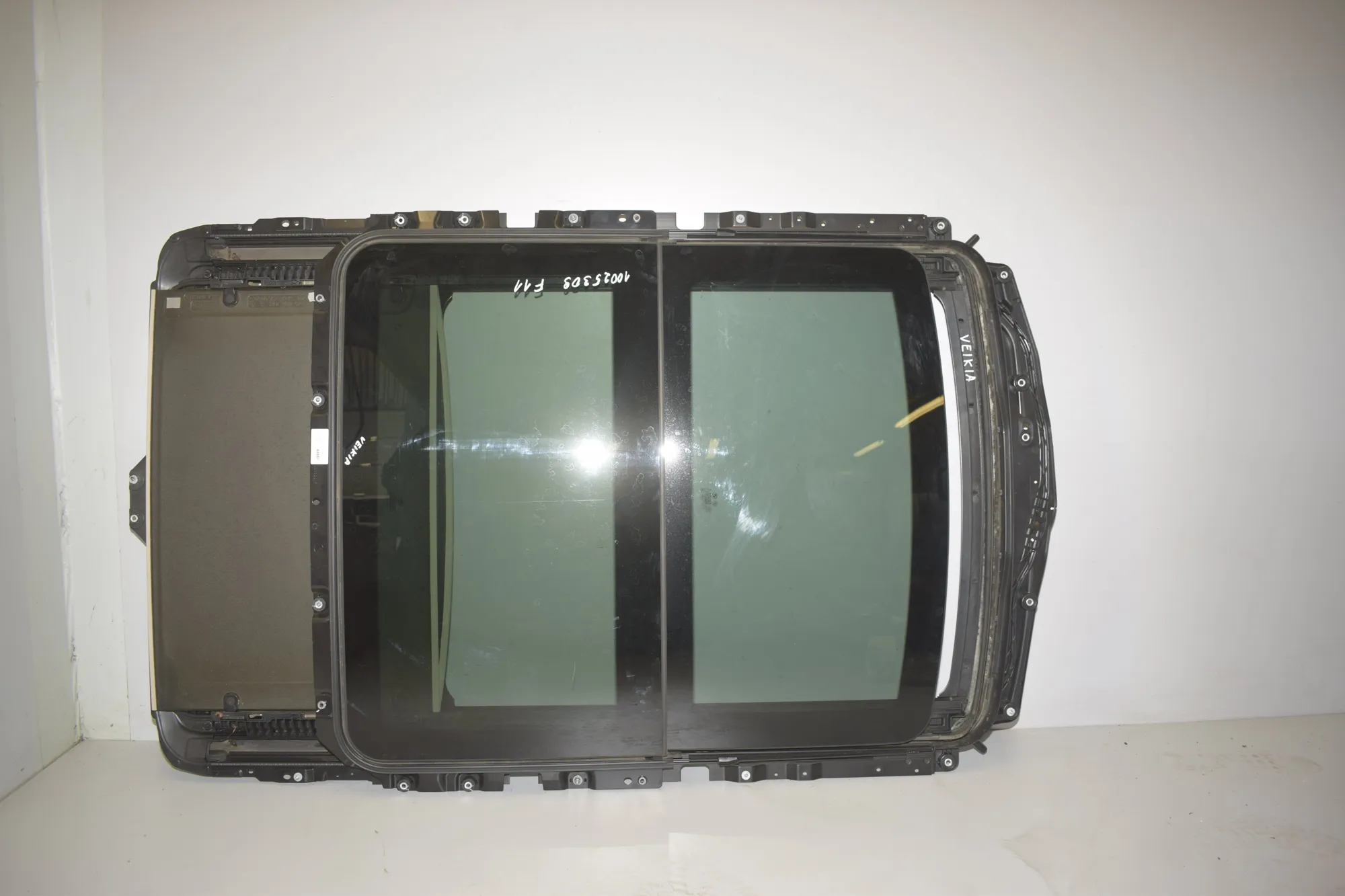 Sunroof – OEM 7237961 · BMW 5 Touring (F11) 530 d xDrive 2013 – 5