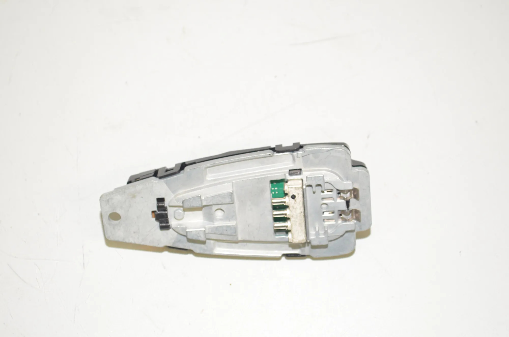 Antenna – OEM 9825130 · BMW X1 (U11) (2022 - -) BMW X1 (U11) sDrive 18 i 2024 – 3