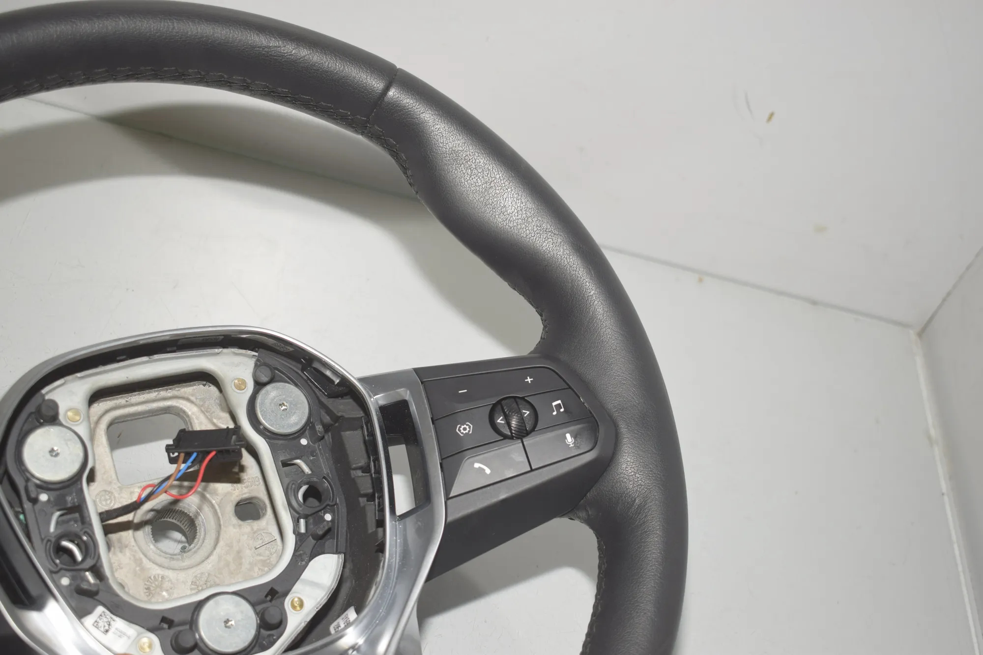 Steering Wheel – OEM 9472031 · BMW X1 (U11) (2022 - -) BMW X1 (U11) sDrive 18 i 2024 – 4