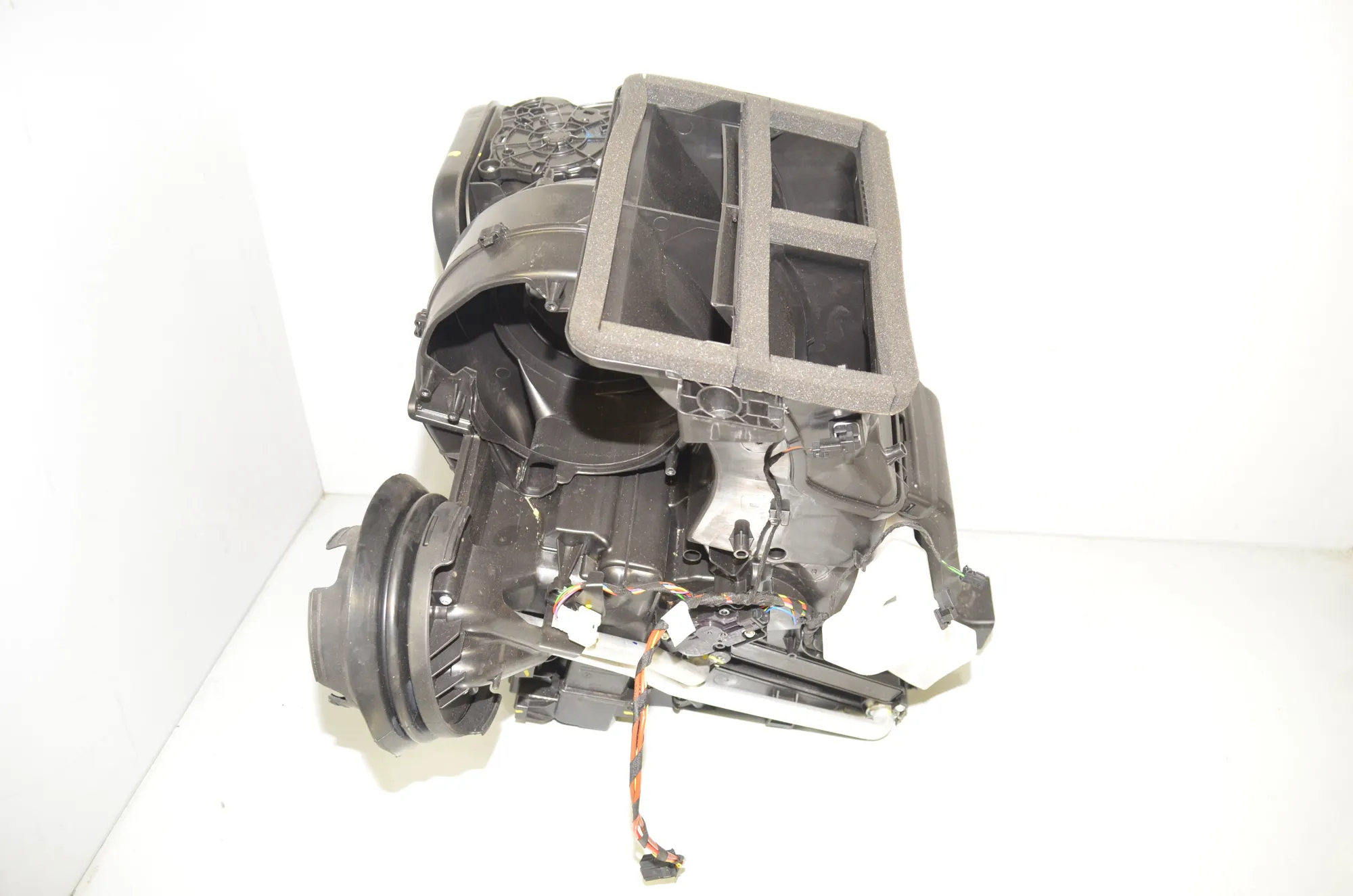 Interior Heater – OEM 9890102 · BMW X1 (U11) (2022 - -) BMW X1 (U11) sDrive 18 i 2024 – 2
