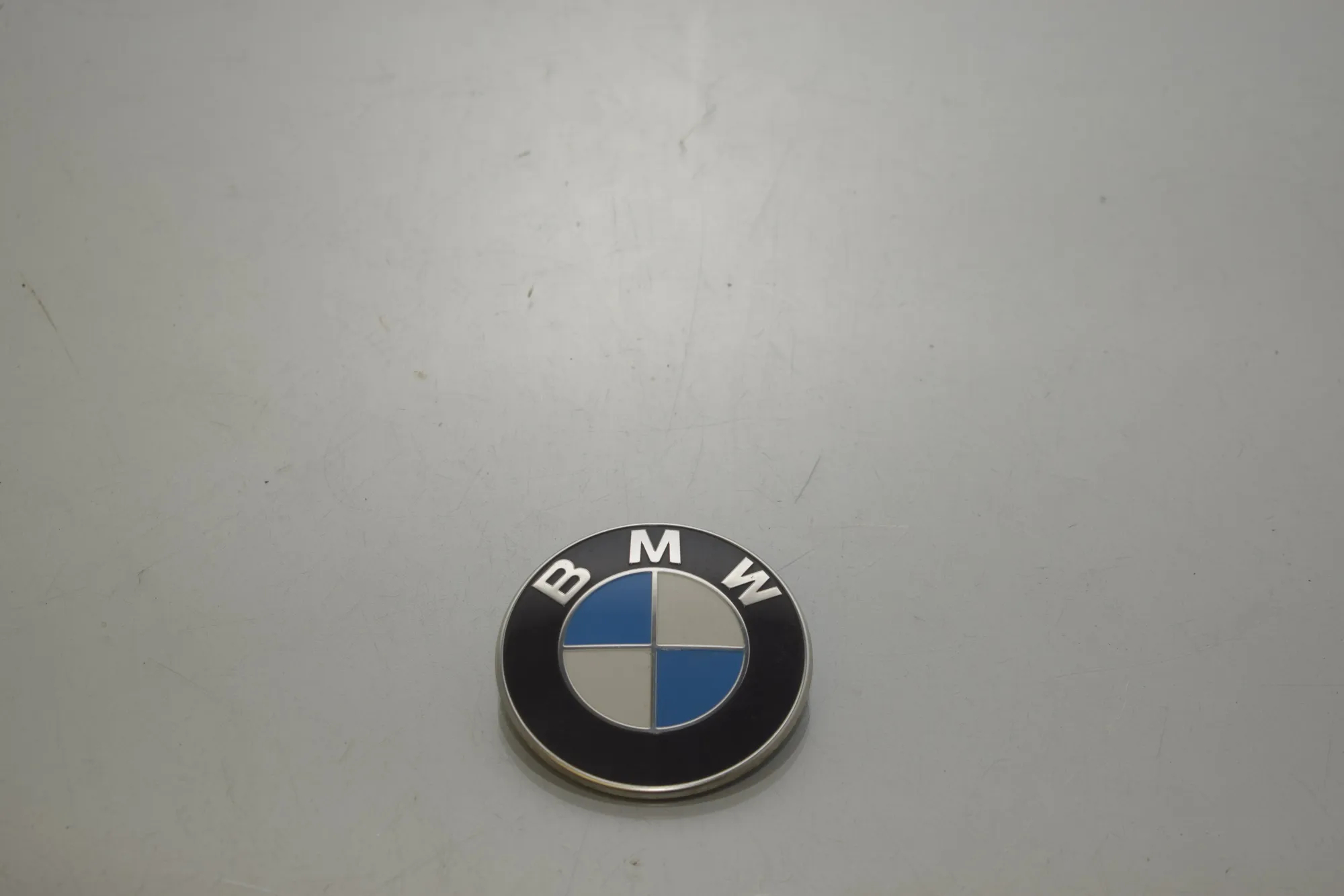 Car Manufacturer Badge Emblem – OEM 8492586 · BMW X1 (U11) (2022 - -) BMW X1 (U11) sDrive 18 i 2024
