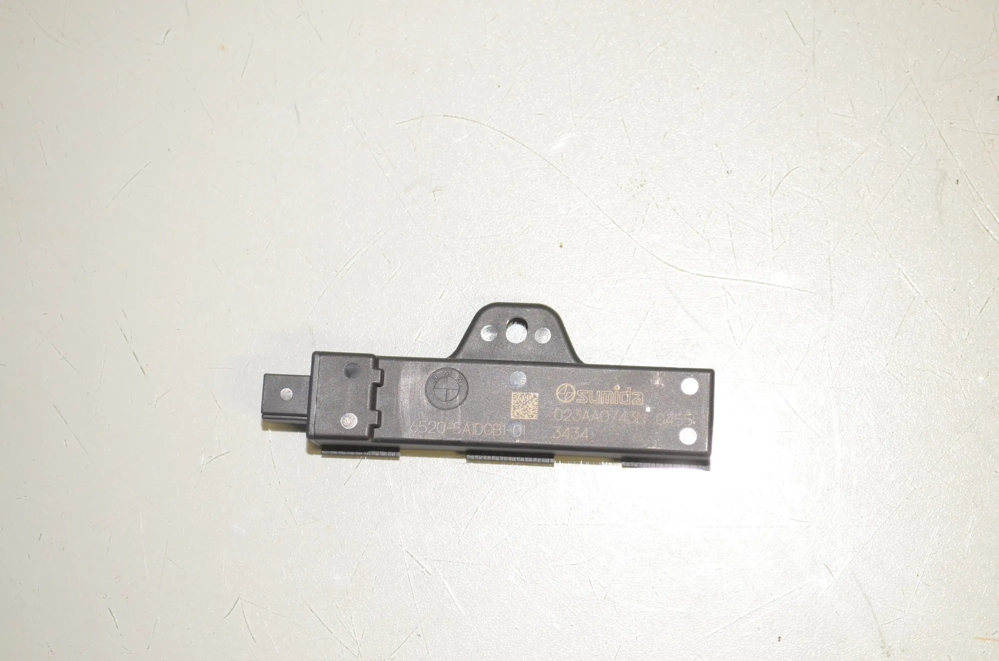 Antenna – OEM 5A1D0B1 · BMW X1 (U11) (2022 - -) BMW X1 (U11) sDrive 18 i 2024 – 4