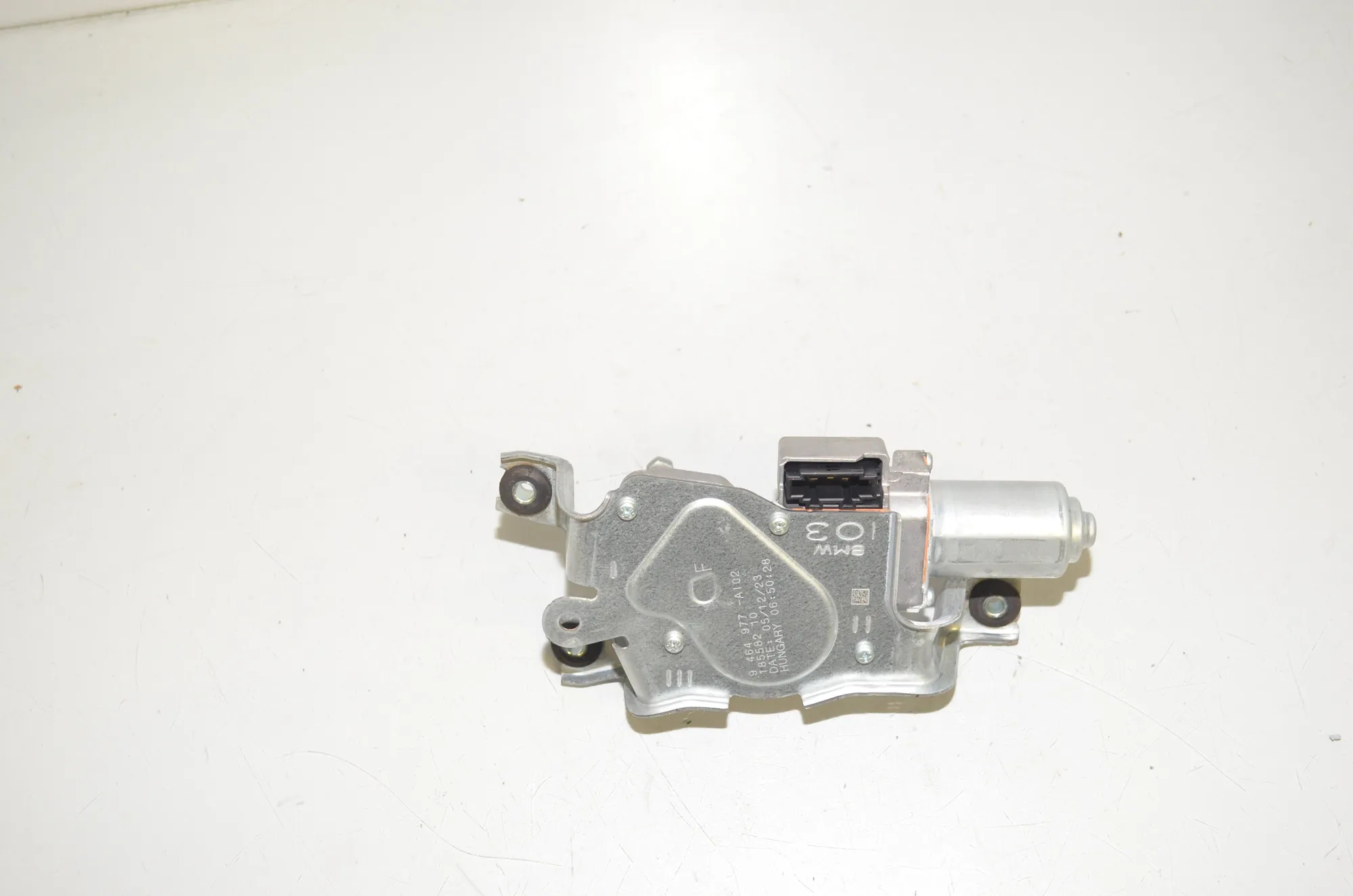 Tailgate Window Wiper Motor – OEM 9464977 · BMW X1 (U11) (2022 - -) BMW X1 (U11) sDrive 18 i 2024 – 3