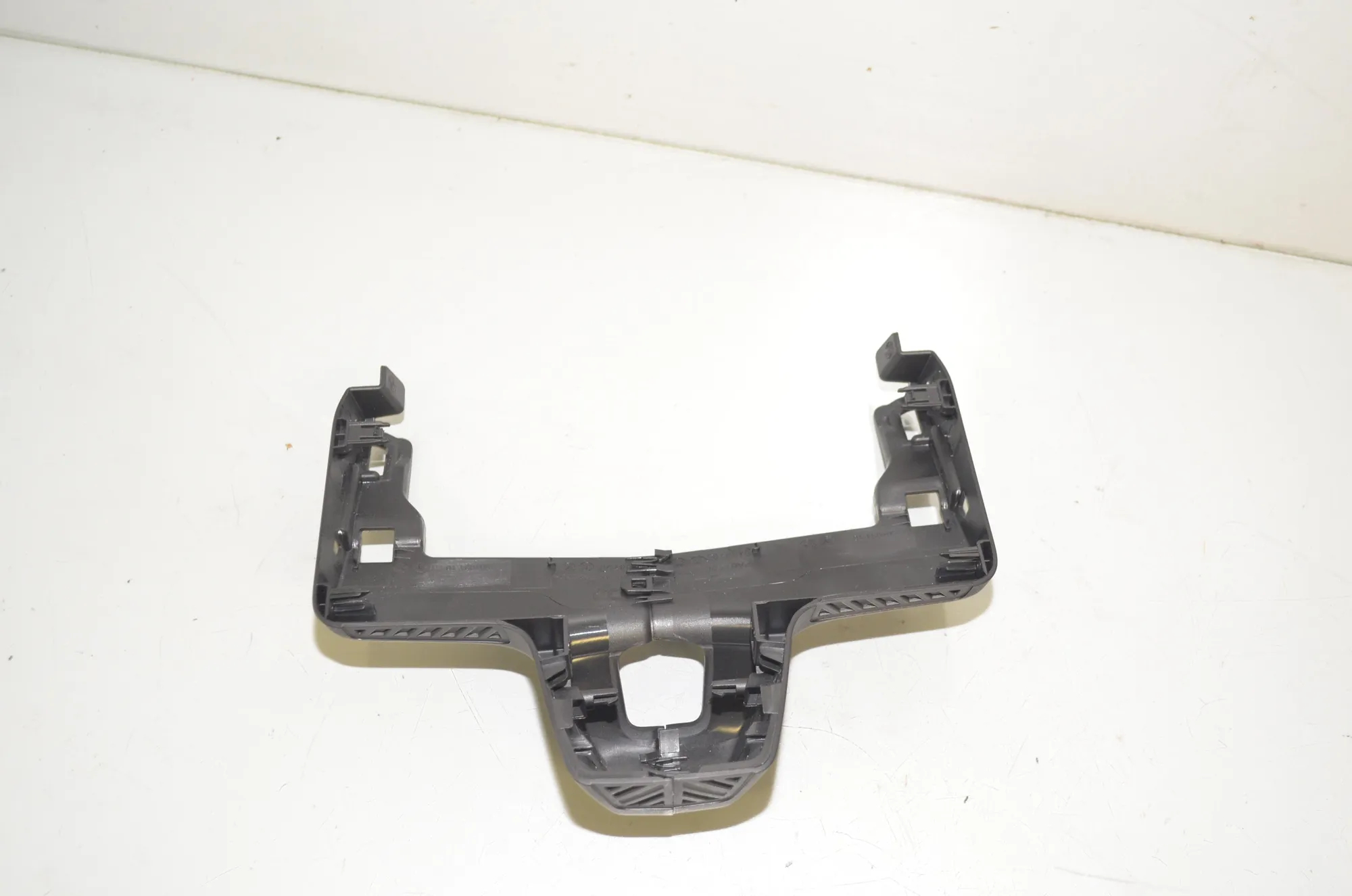 Interior Mirror Trim – OEM 9438765 · BMW X1 (U11) (2022 - -) BMW X1 (U11) sDrive 18 i 2024 – 3