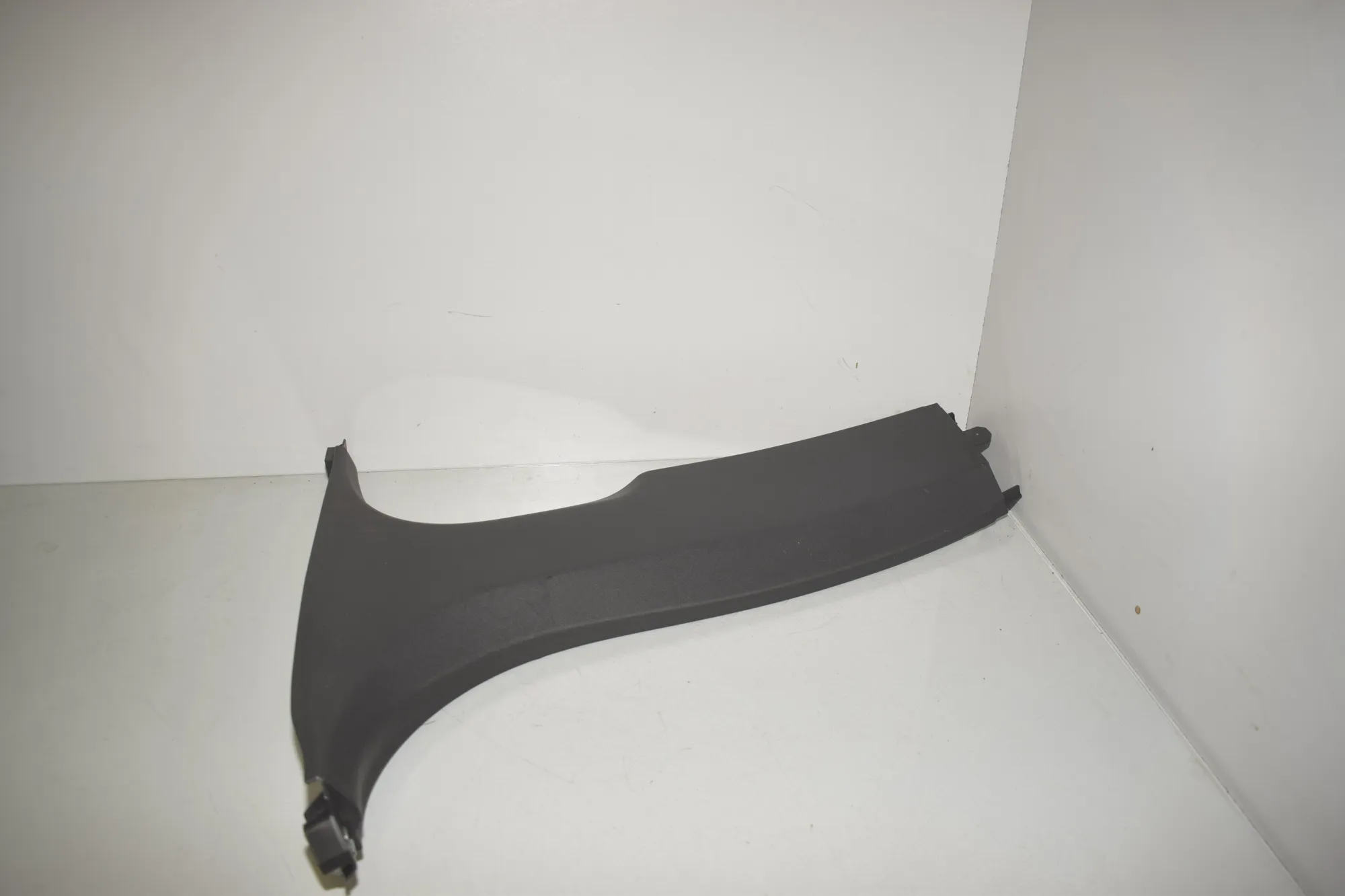 Left Side B Pillar Trim – OEM 9462133 · BMW X1 (U11) (2022 - -) BMW X1 (U11) sDrive 18 i 2024 – 2