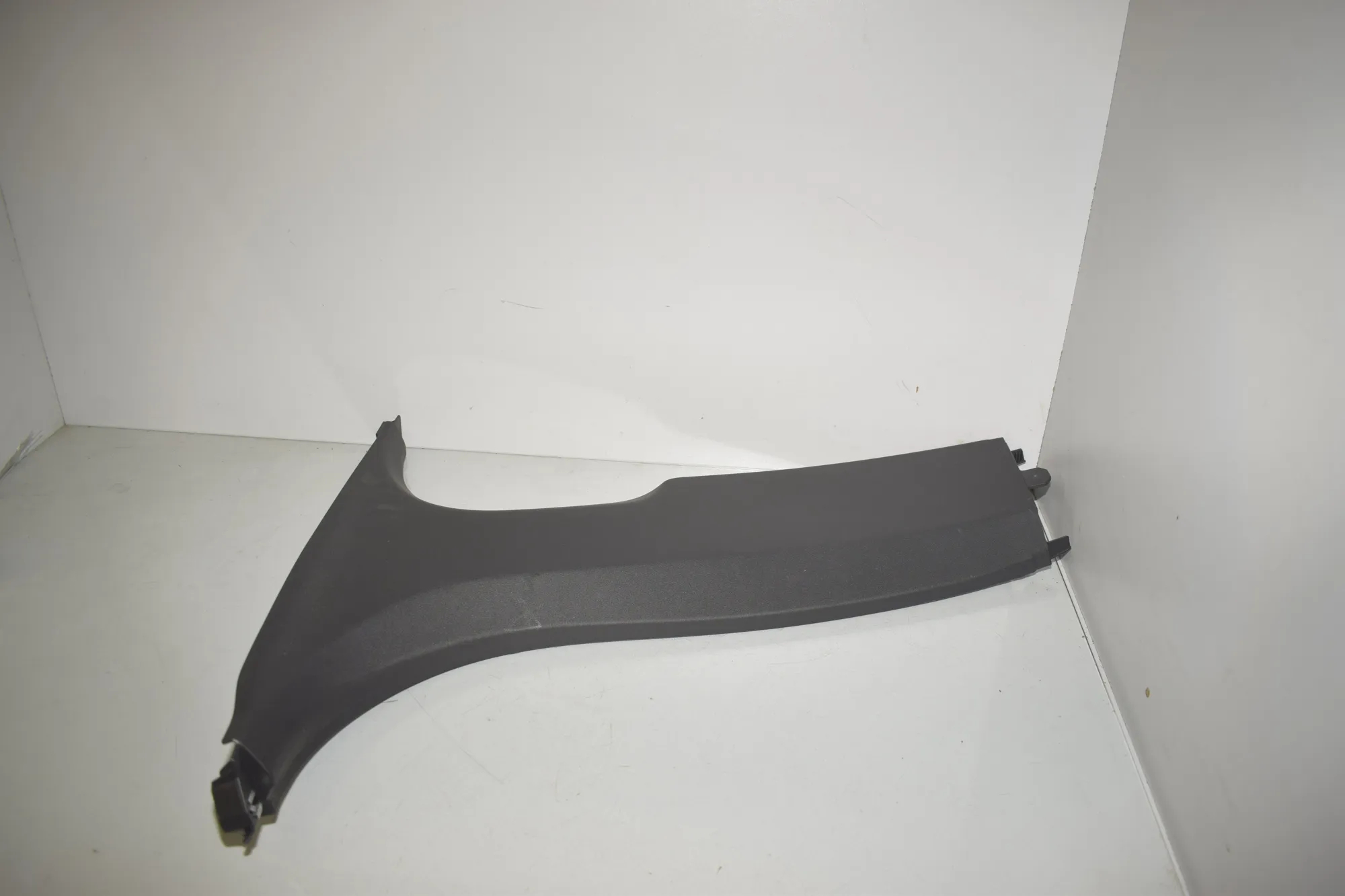 Left Side B Pillar Trim – OEM 9462133 · BMW X1 (U11) (2022 - -) BMW X1 (U11) sDrive 18 i 2024