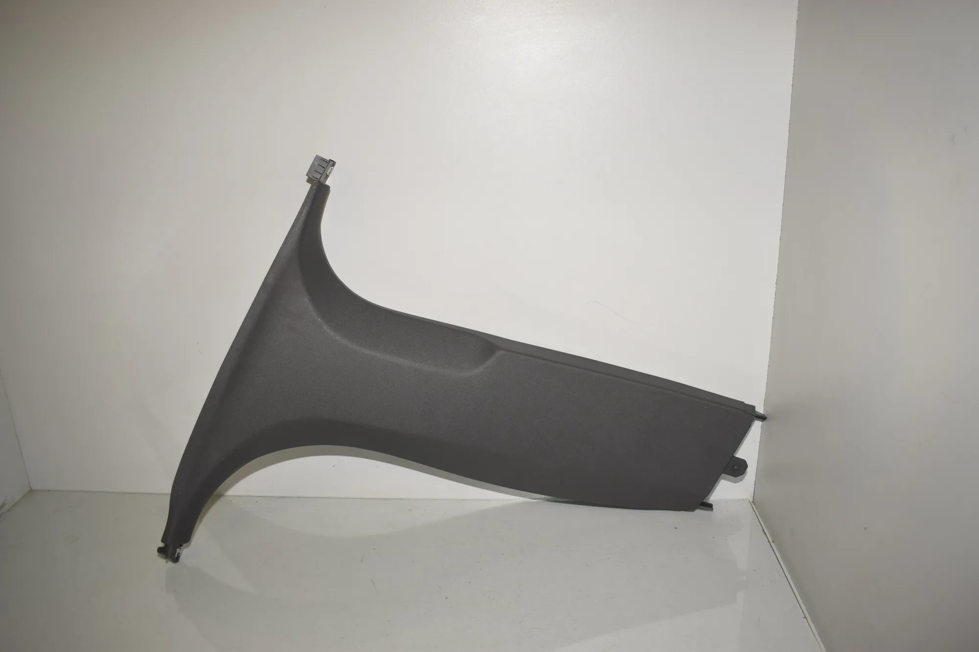 Left Side B Pillar Trim – OEM 9462133 · BMW X1 (U11) (2022 - -) BMW X1 (U11) sDrive 18 i 2024 – 3