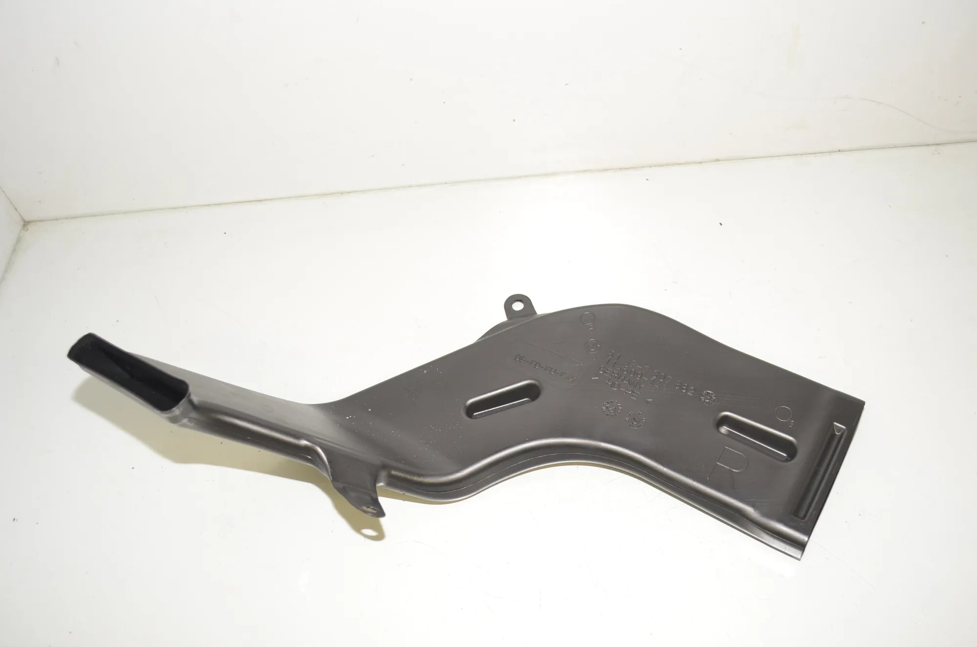 Interior Air Duct Channel – OEM 7307882 · BMW X1 (U11) (2022 - -) BMW X1 (U11) sDrive 18 i 2024