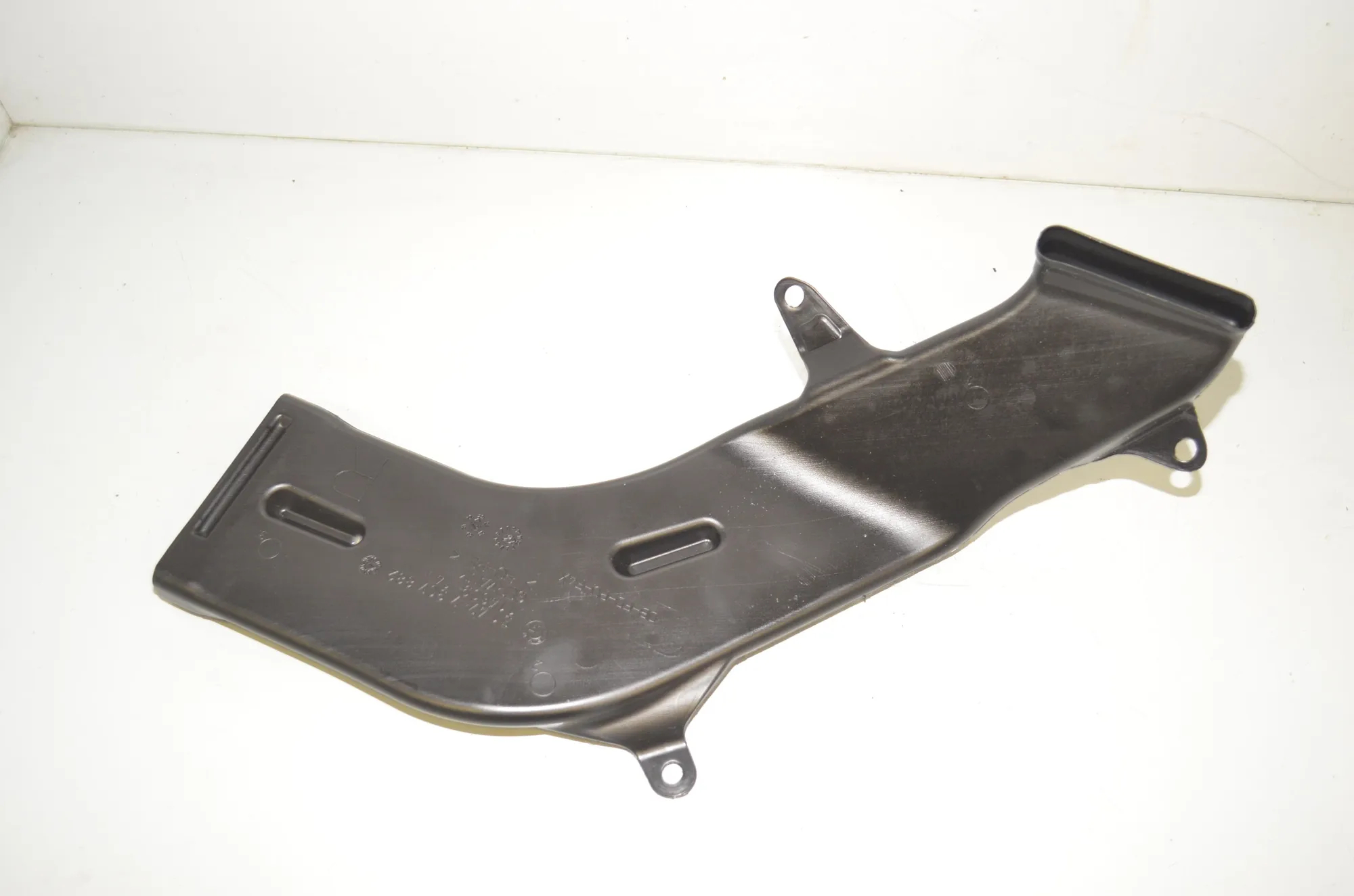 Interior Air Duct Channel – OEM 7307882 · BMW X1 (U11) (2022 - -) BMW X1 (U11) sDrive 18 i 2024 – 2