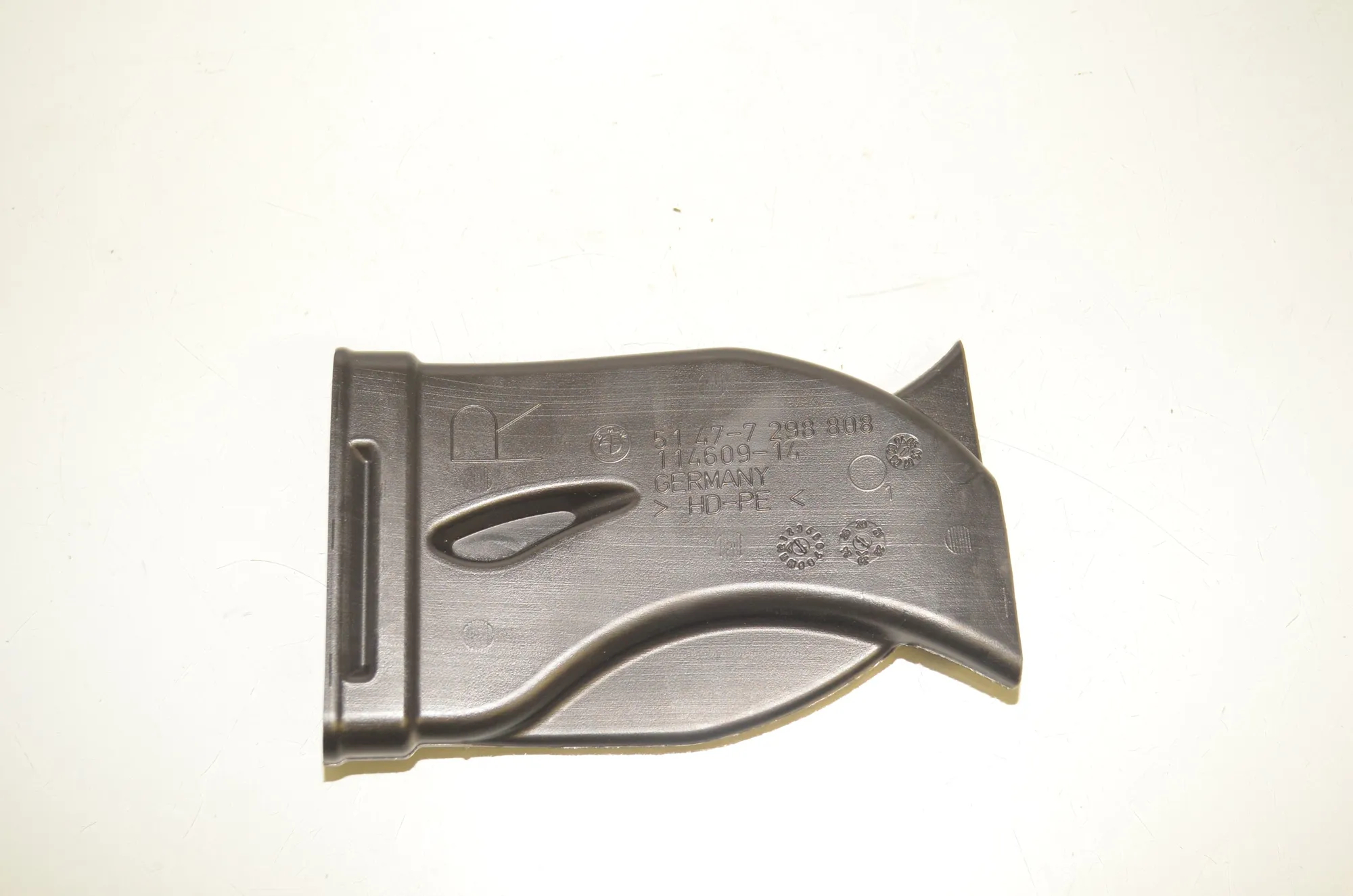 Interior Air Duct Channel – OEM 7298808 · BMW X1 (U11) (2022 - -) BMW X1 (U11) sDrive 18 i 2024 – 2