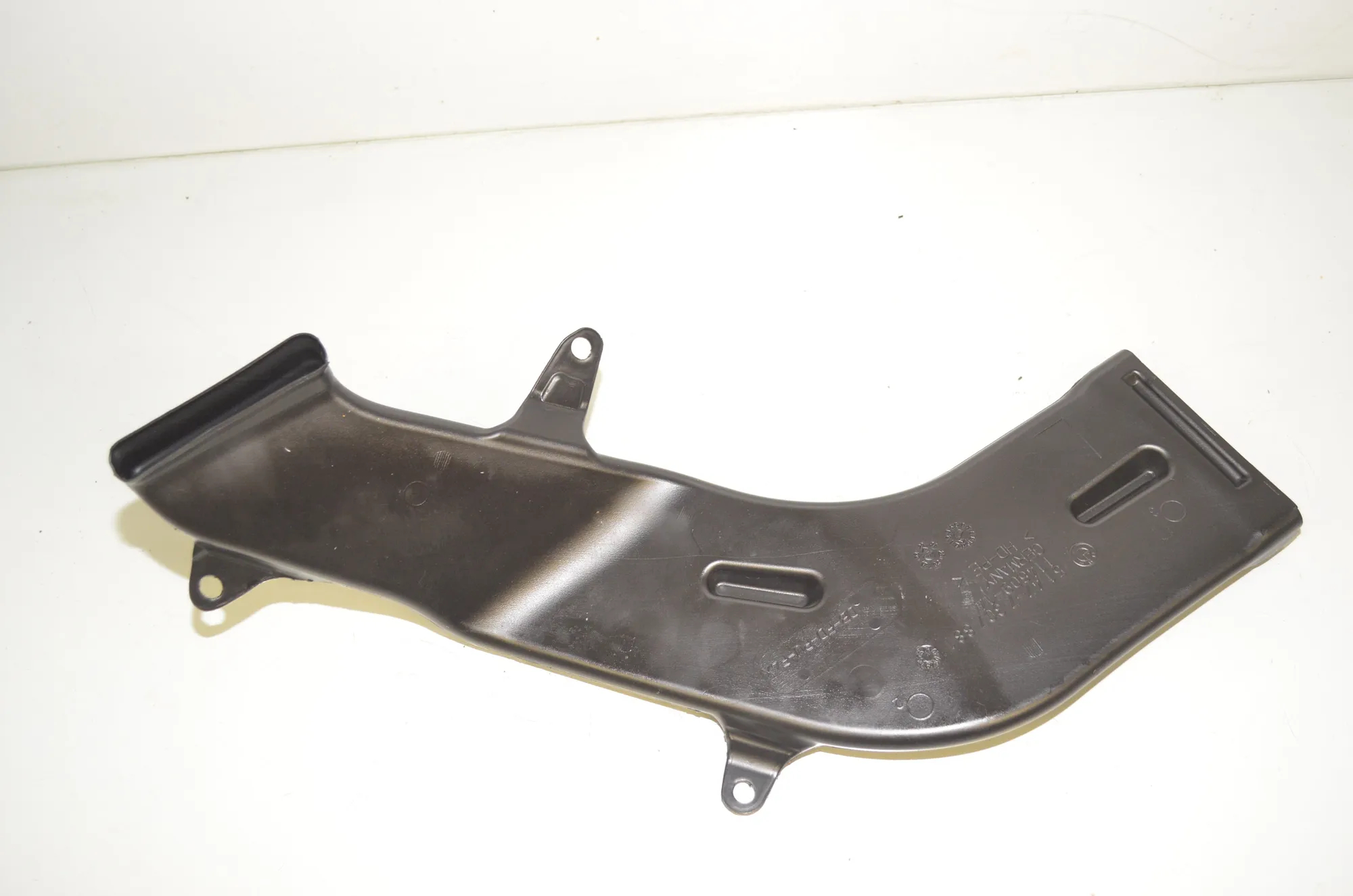 Interior Air Duct Channel – OEM 7307881 · BMW X1 (U11) (2022 - -) BMW X1 (U11) sDrive 18 i 2024 – 2
