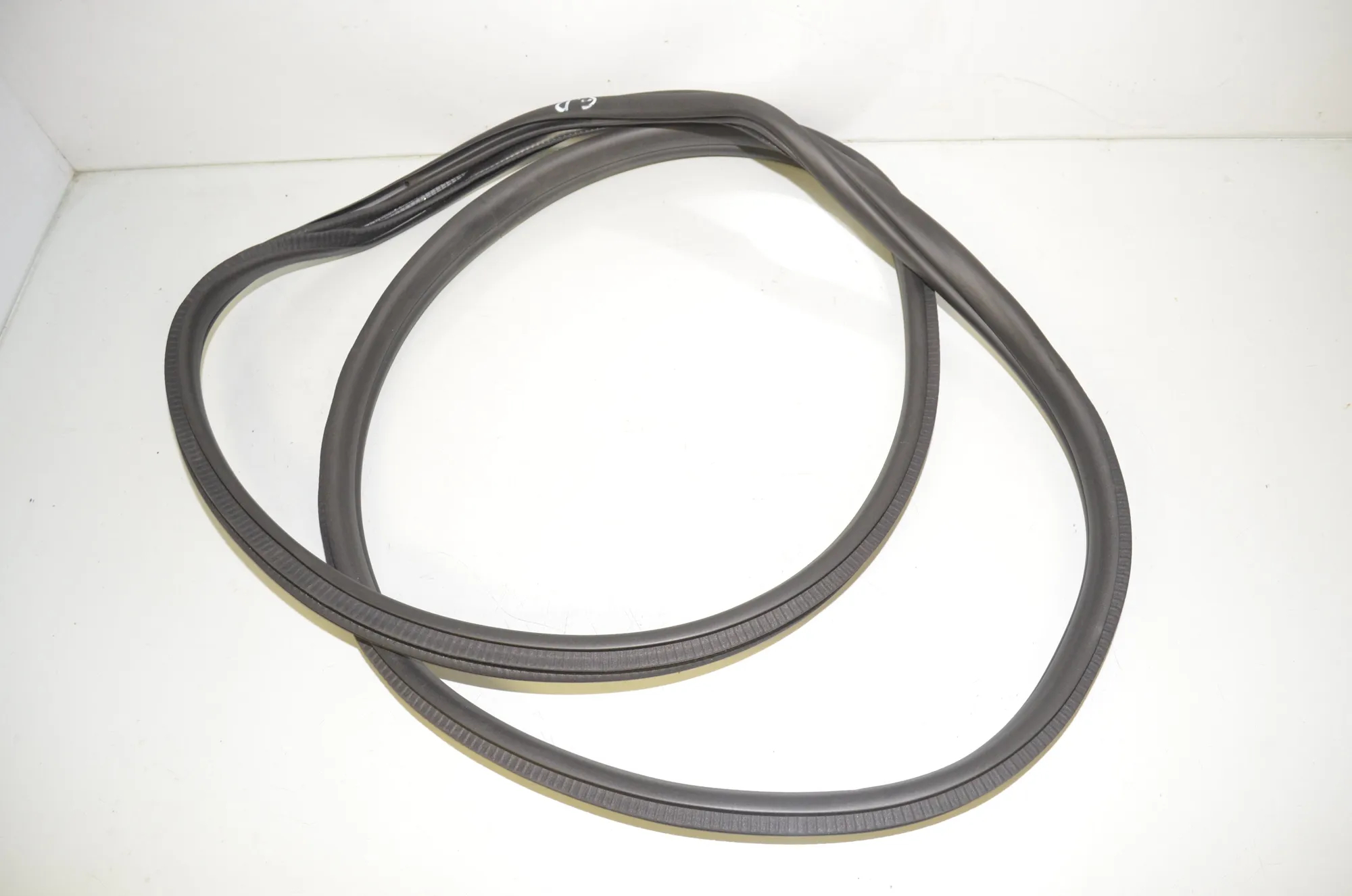 Rear Right Door Seal Rubber – OEM 5A2E816 · BMW X1 (U11) (2022 - -) BMW X1 (U11) sDrive 18 i 2024 – 2