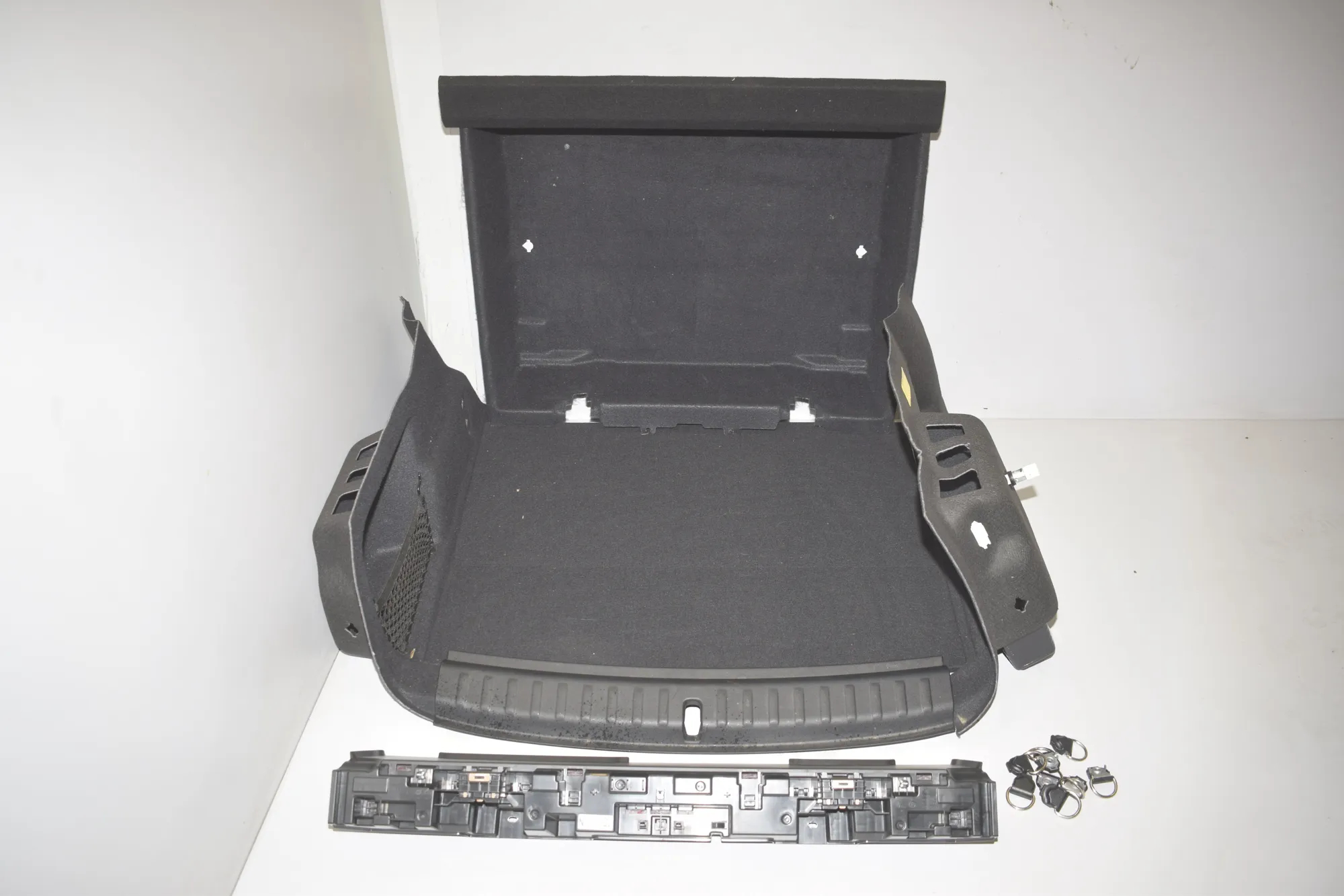 Trunk Trim Kit – OEM 7952336 · BMW X1 (U11) (2022 - -) BMW X1 (U11) sDrive 18 i 2024 – 2