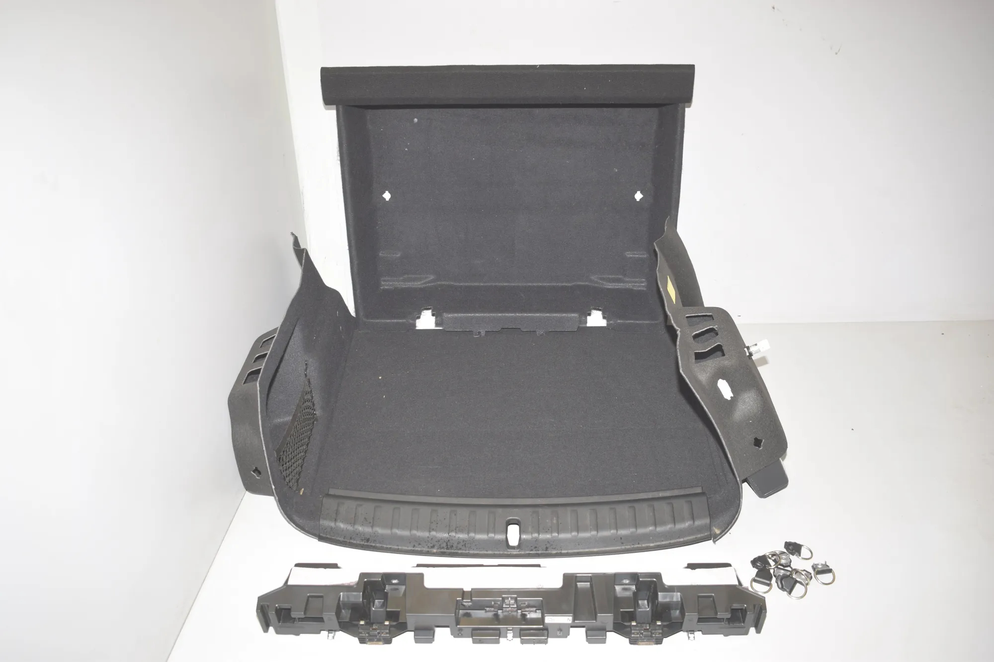 Trunk Trim Kit – OEM 7952336 · BMW X1 (U11) (2022 - -) BMW X1 (U11) sDrive 18 i 2024 – 3