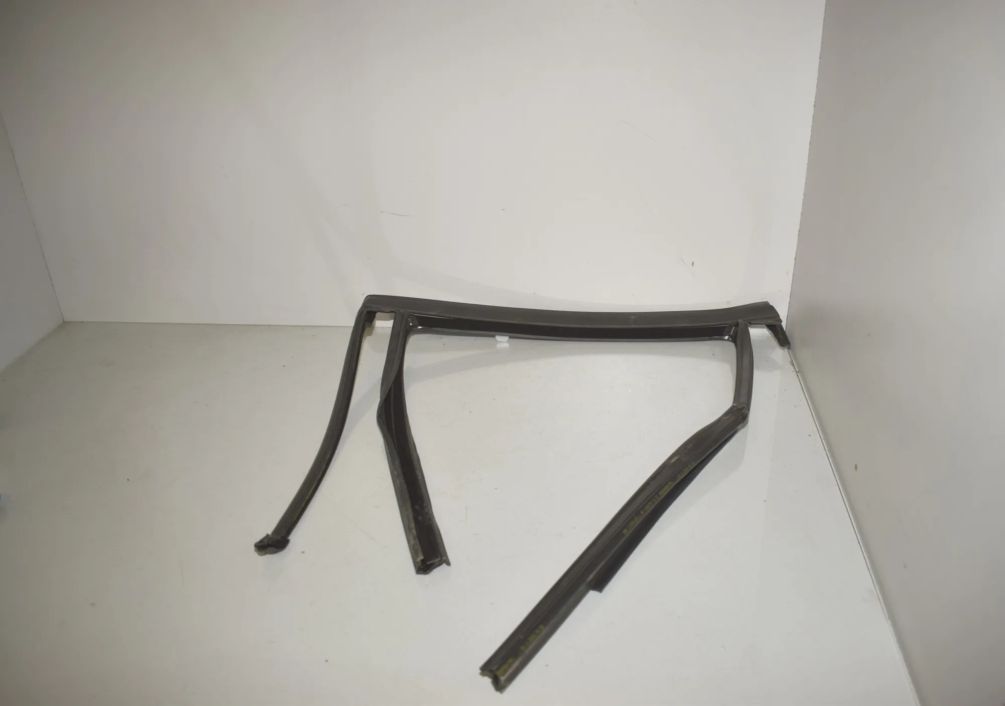 Rear Right Door Rubber Seal – OEM 9451542 · BMW X1 (U11) (2022 - -) BMW X1 (U11) sDrive 18 i 2024